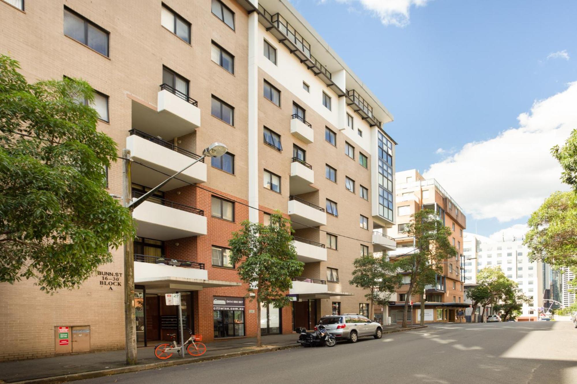 Chic Unit with Rooftop Terrace near Sights & Shops