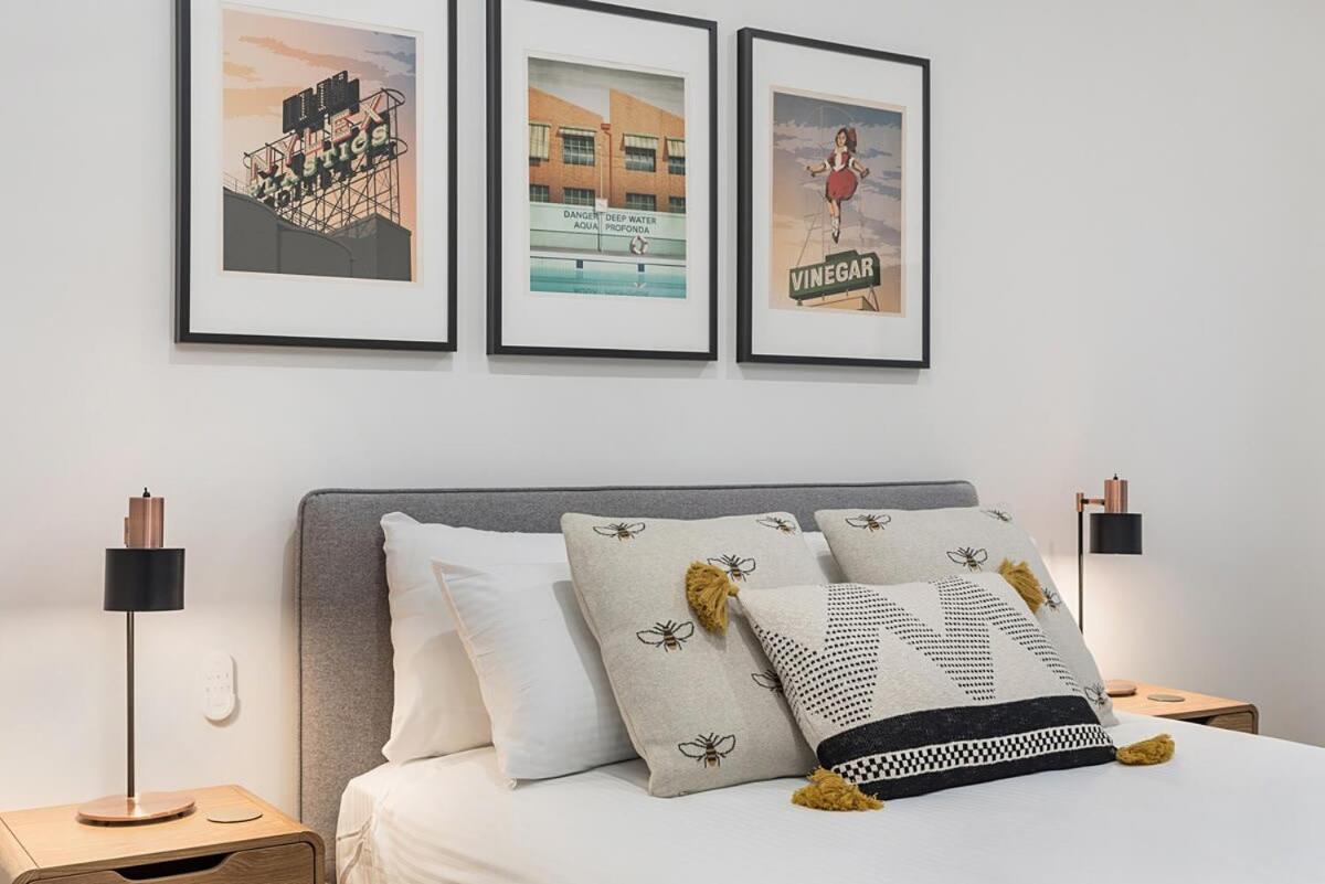 Beautiful 2-Storey Unit with Balcony near Smith St