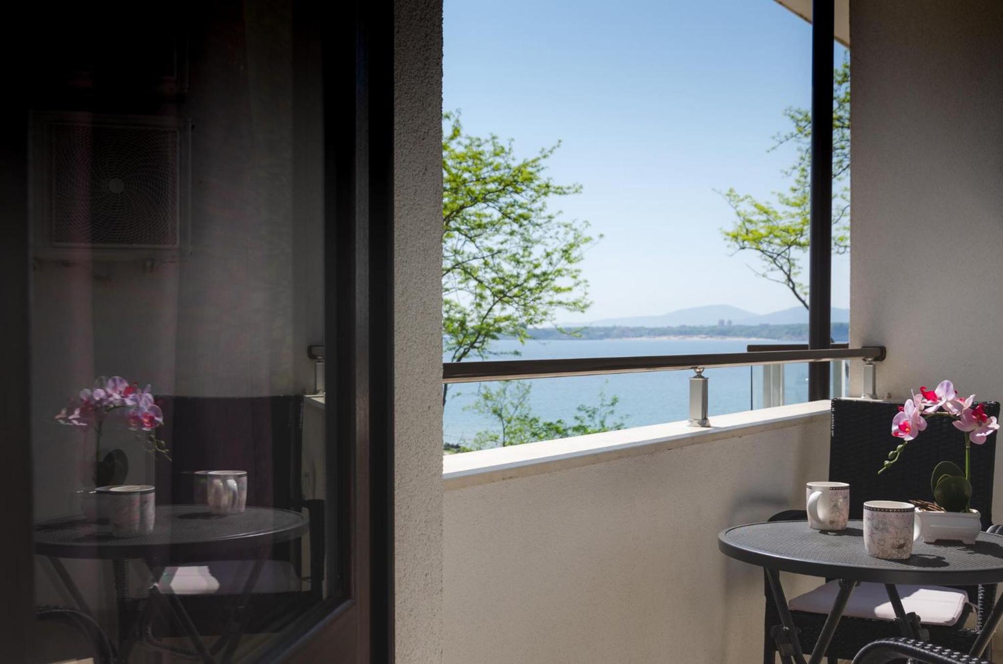Green Paradise Deluxe Apartments