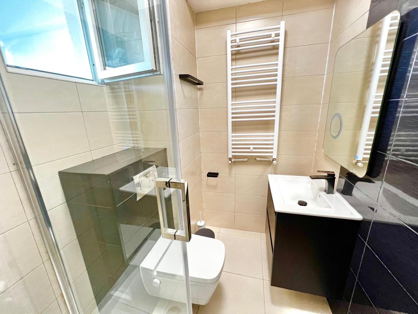 SUMMERLAND Sea View Penthouse & Jacuzzi