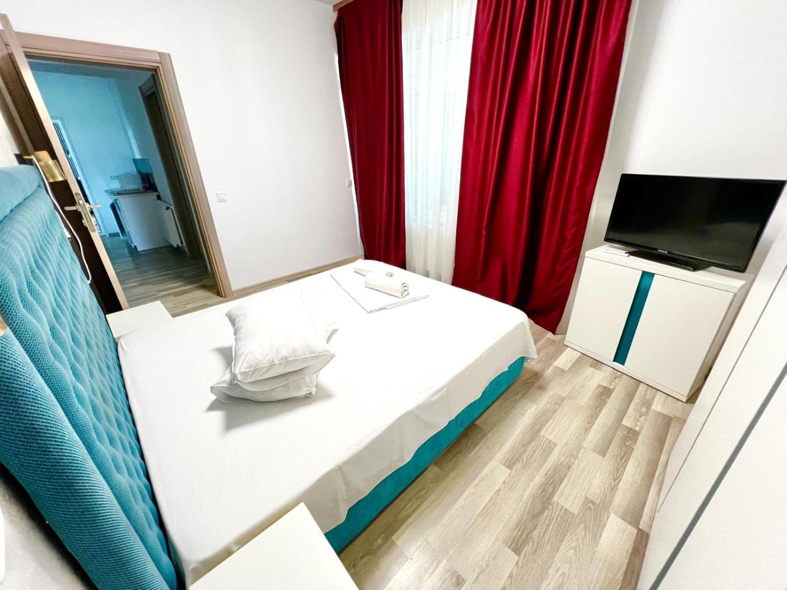 SUMMERLAND Sea View Penthouse & Jacuzzi