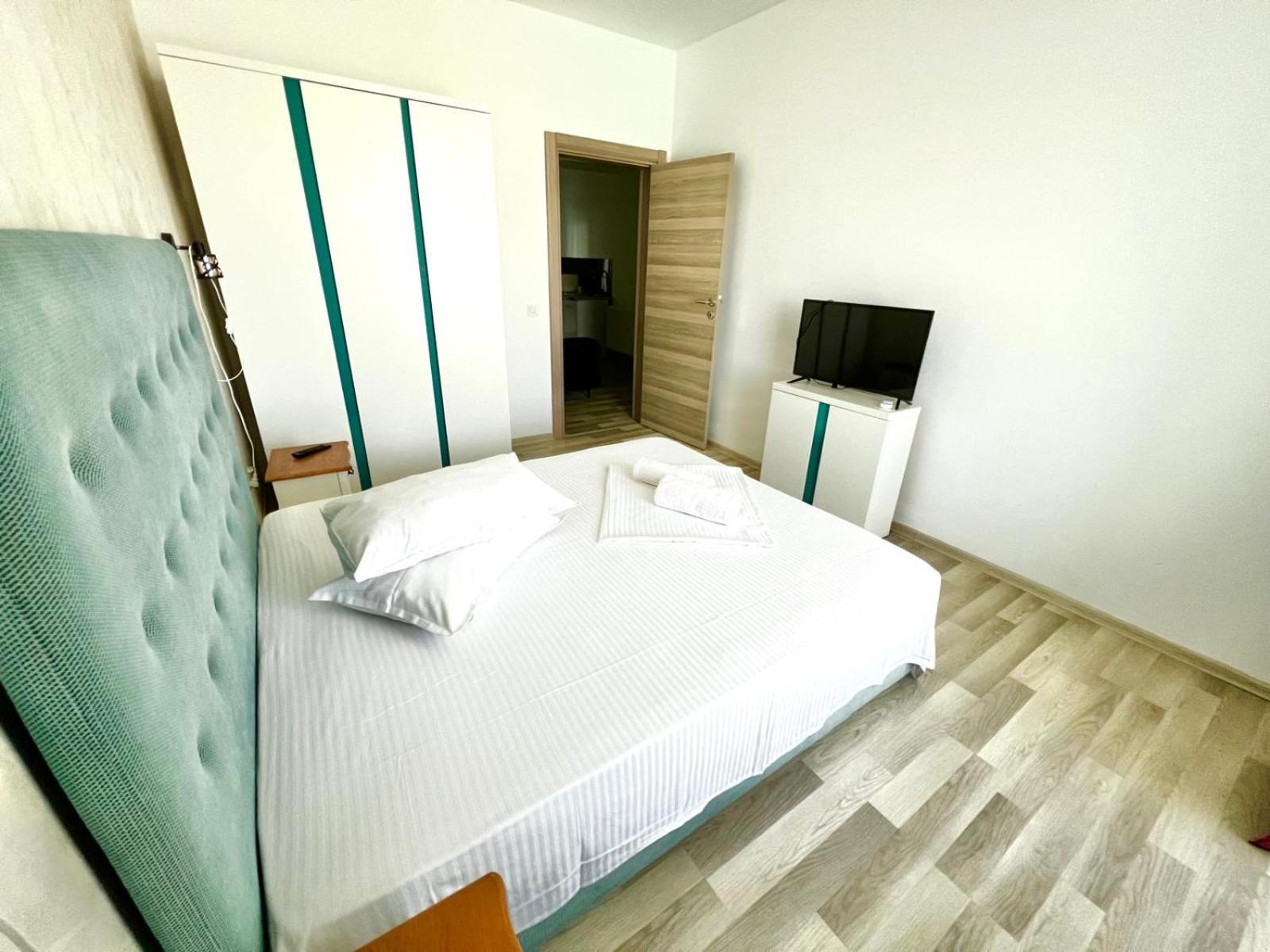 SUMMERLAND Sea View Penthouse & Jacuzzi
