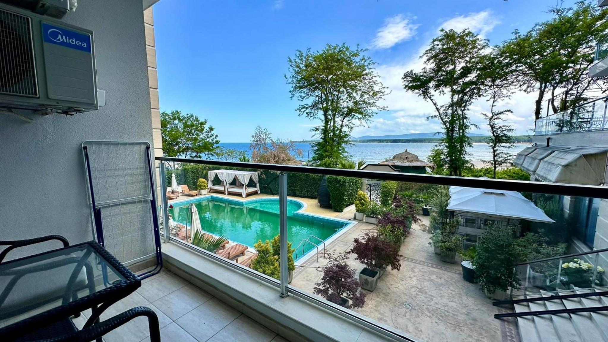 Green Paradise Deluxe Apartments
