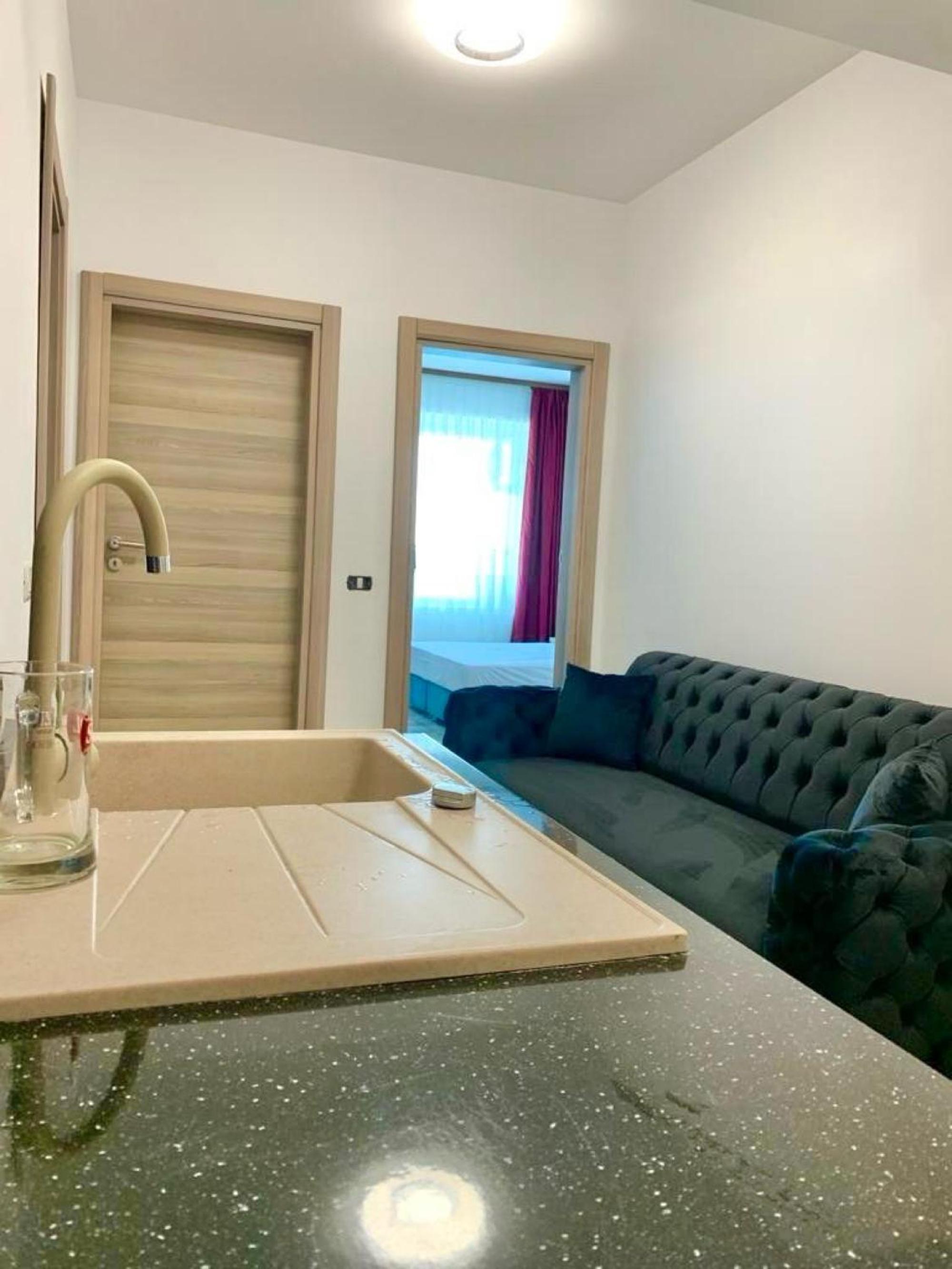 SUMMERLAND Sea View Penthouse & Jacuzzi