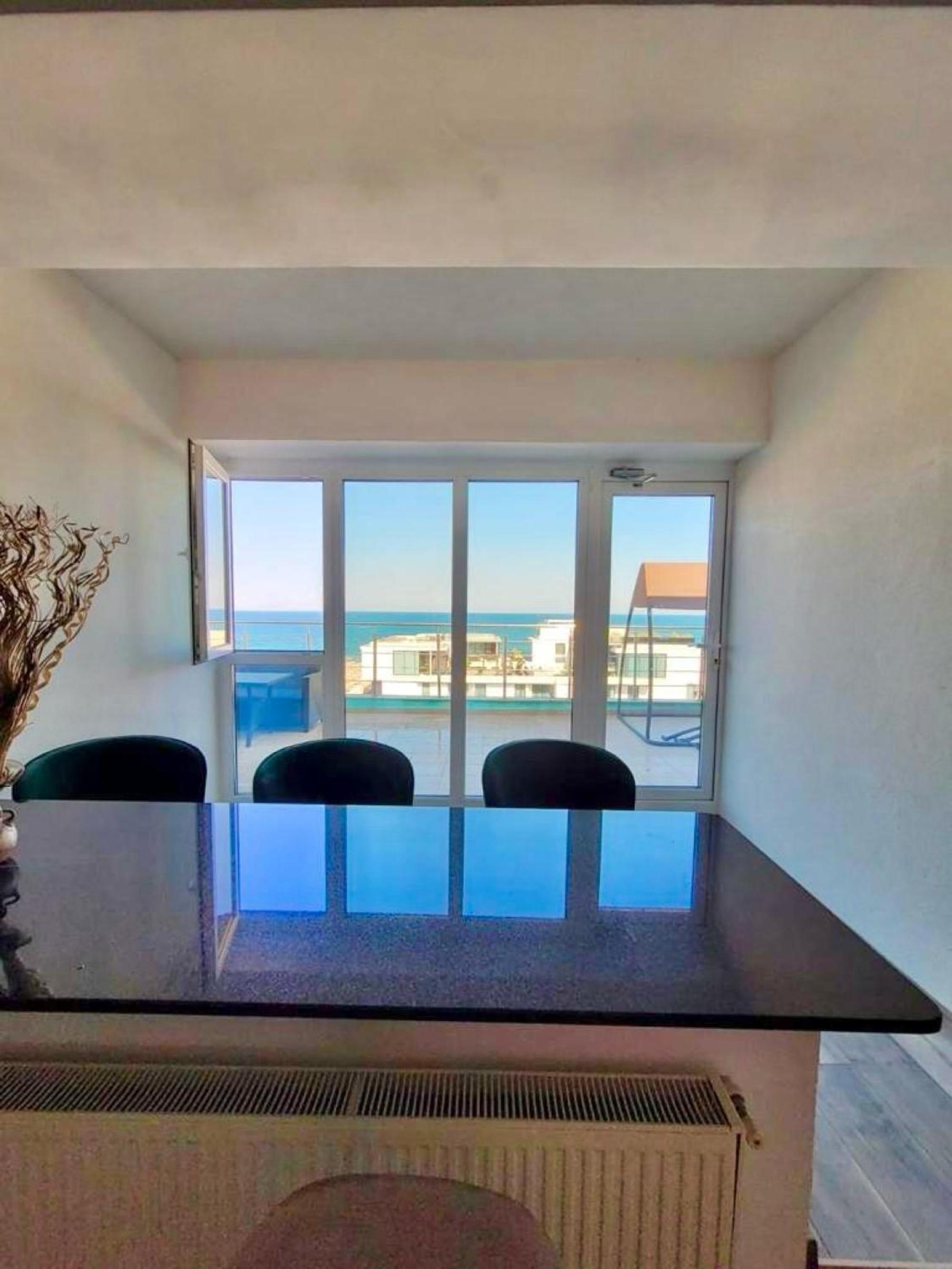 SUMMERLAND Sea View Penthouse & Jacuzzi