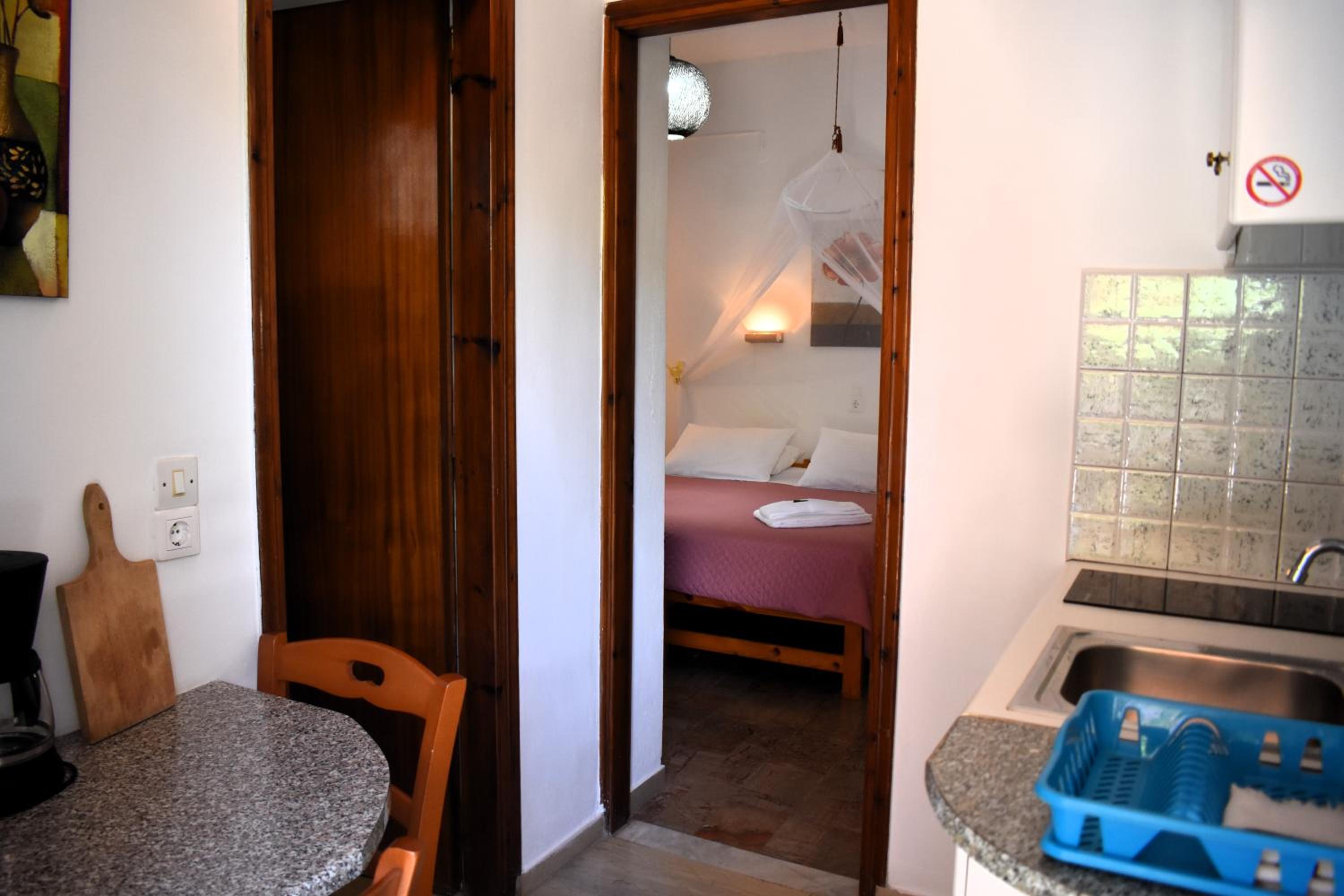 Kostas Apartments & studios