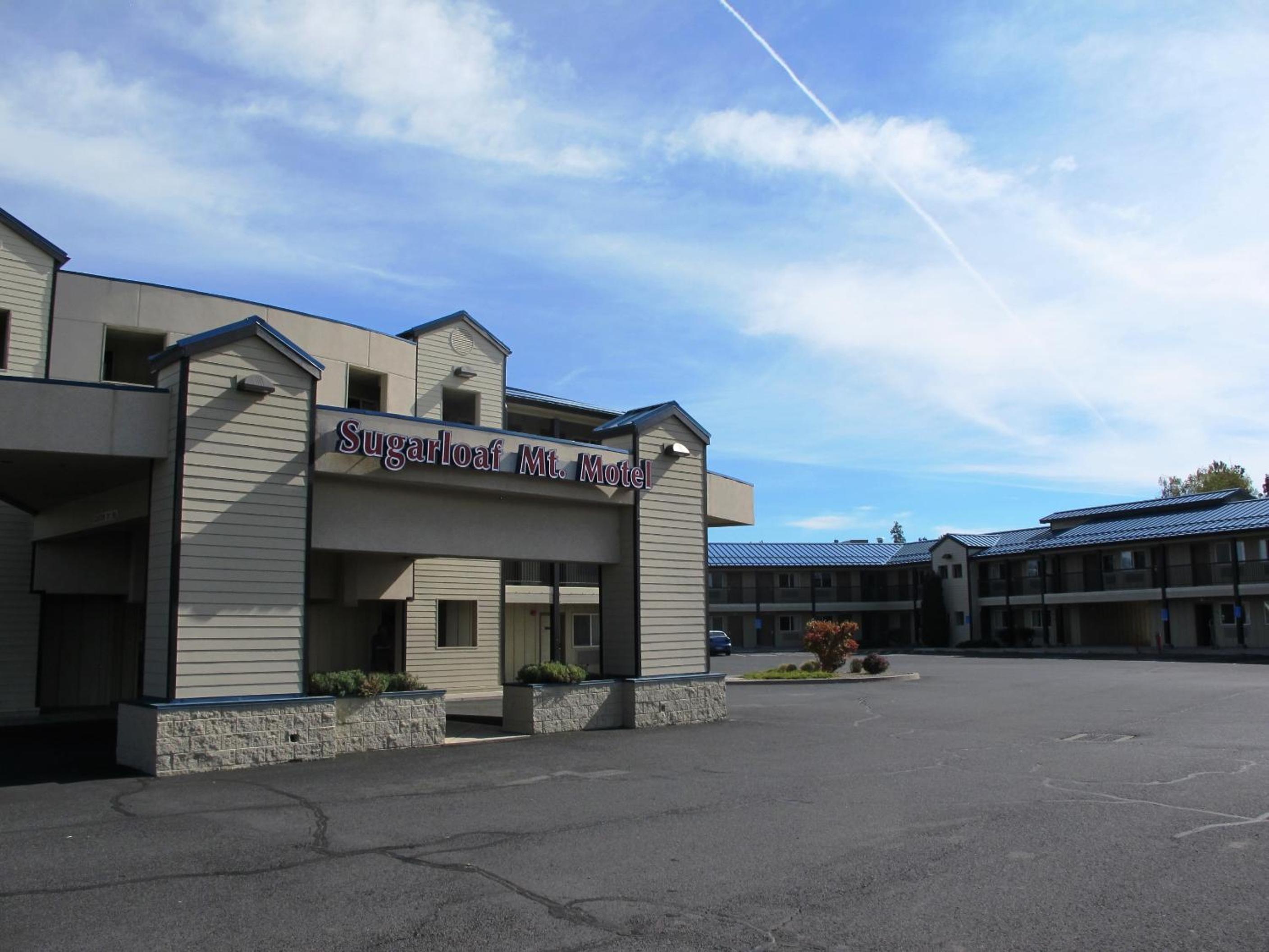 Sugarloaf Mountain Motel view 2