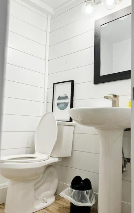Sandbanks Cottage on Sheba's Island - 5 min drive, pet friendly