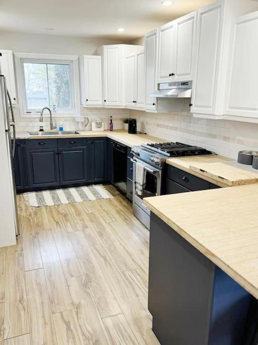 Sandbanks Cottage on Sheba's Island - 5 min drive, pet friendly