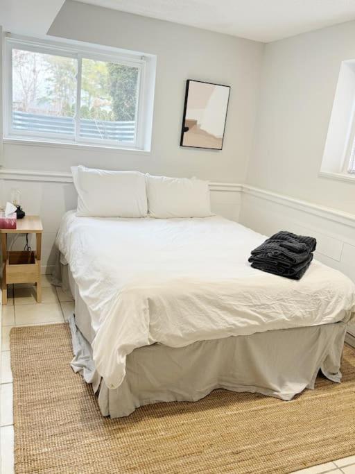 Sandbanks Cottage on Sheba's Island - 5 min drive, pet friendly