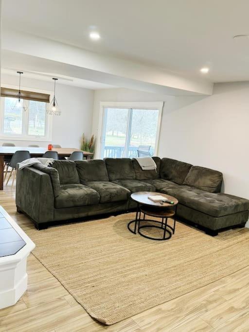 Sandbanks Cottage on Sheba's Island - 5 min drive, pet friendly