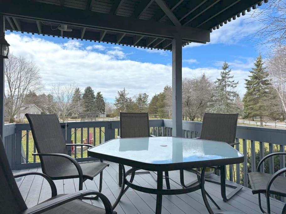 Sandbanks Cottage on Sheba's Island - 5 min drive, pet friendly
