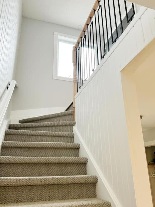Sandbanks Cottage on Sheba's Island - 5 min drive, pet friendly
