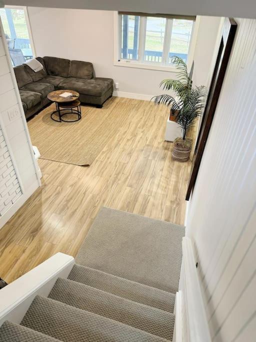 Sandbanks Cottage on Sheba's Island - 5 min drive, pet friendly