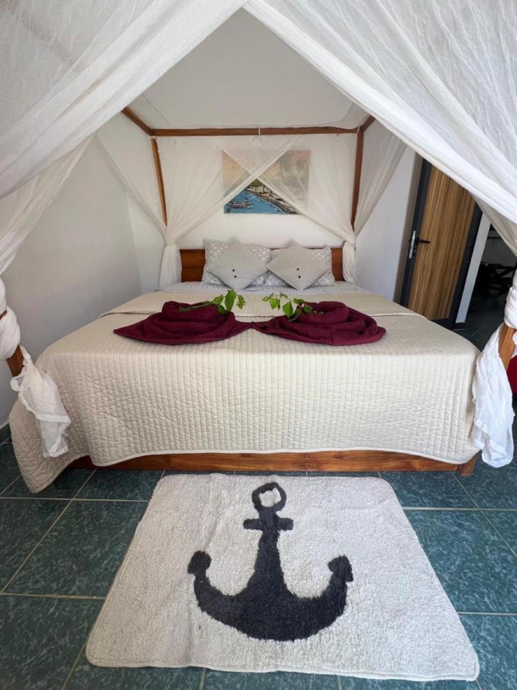 VILLA "MYKONOS" pour vos moments de détente en famille piscine privative, 3 chambre climatisées, salon climatise télé machine a laver cuisine, jardin arbor view 2
