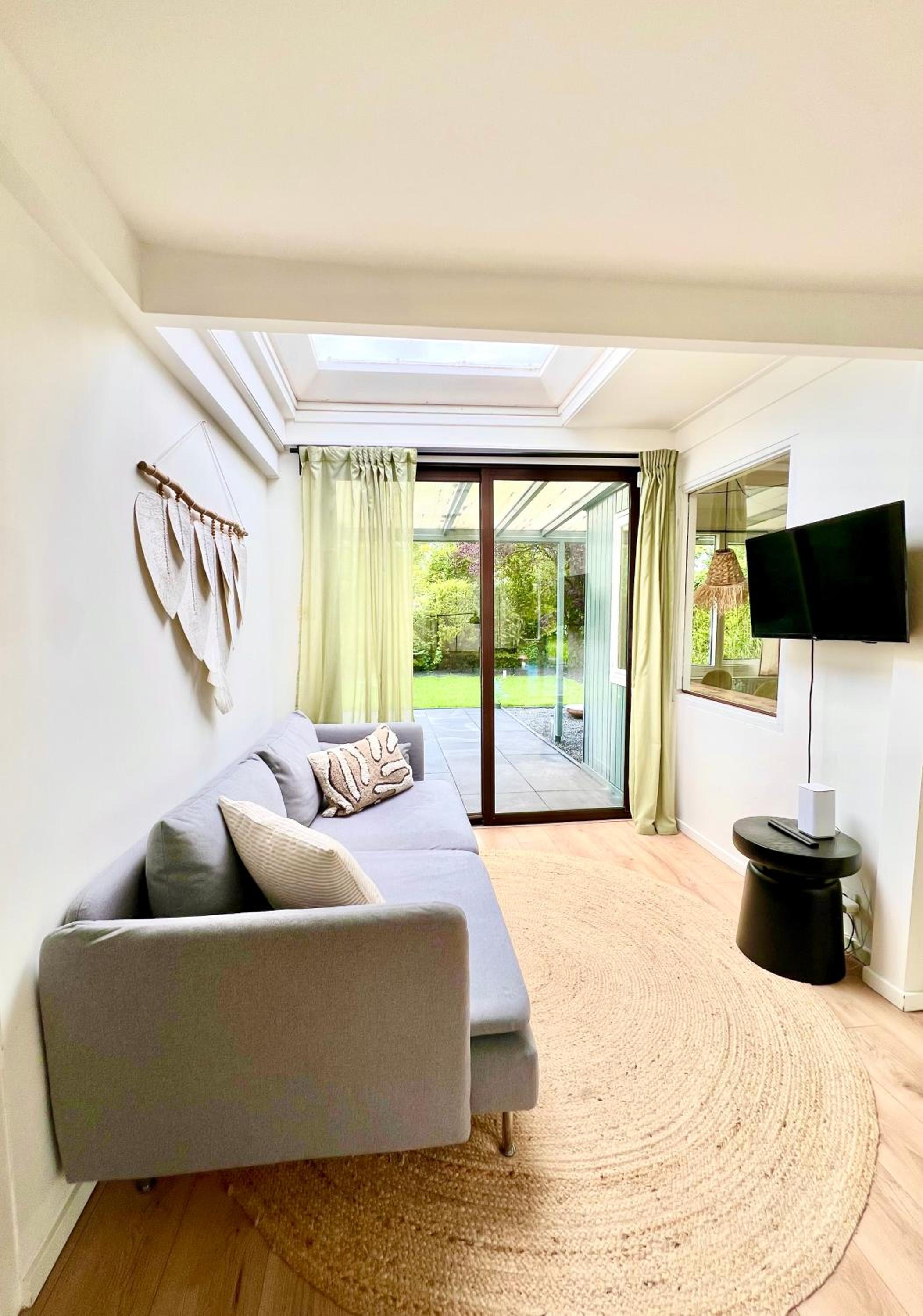 Cozy family chalet with spacious garden in the nature between Amsterdam Haarlem and Schiphol Airport view 2