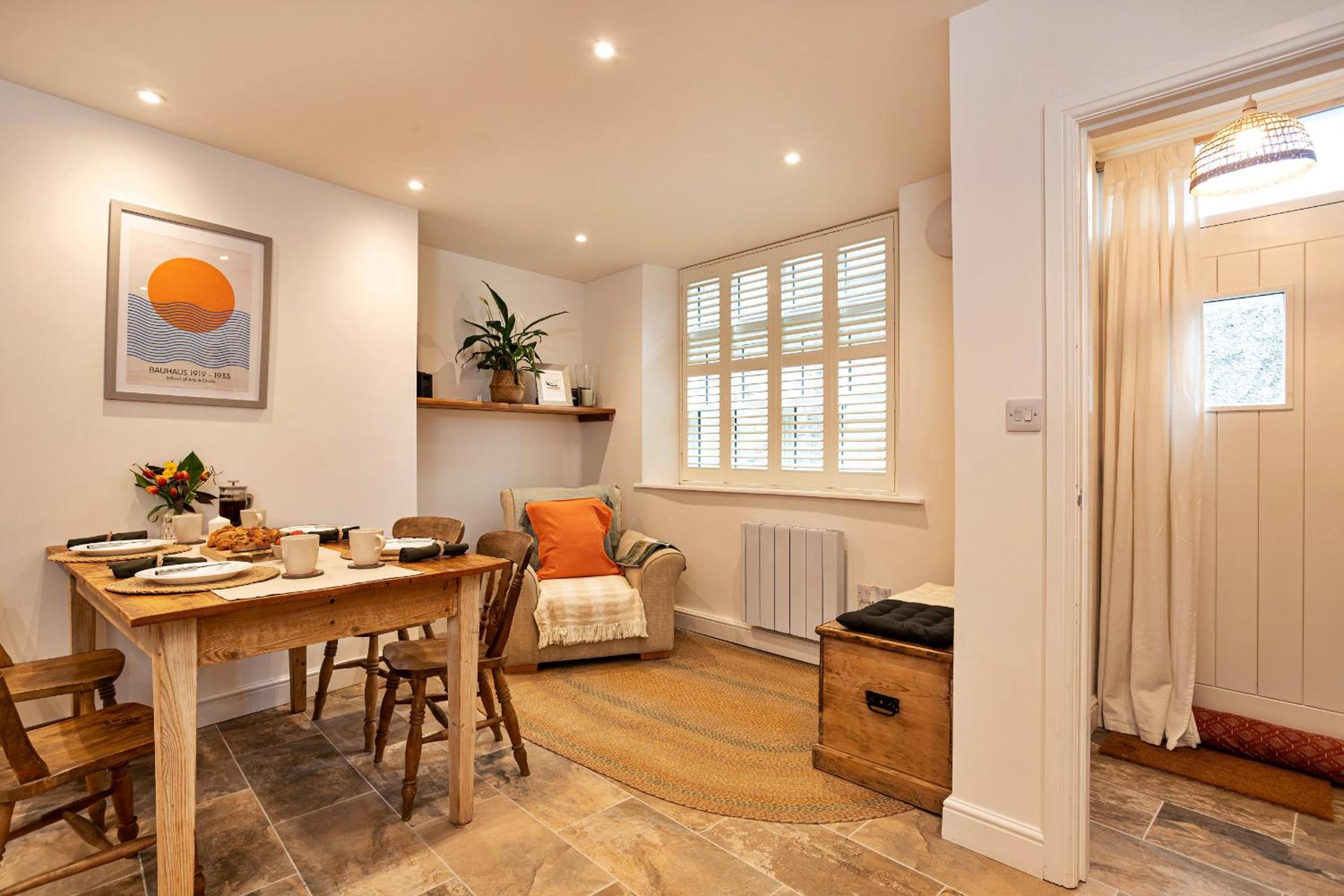 Finest Retreats - Courtyard Cottage view 2