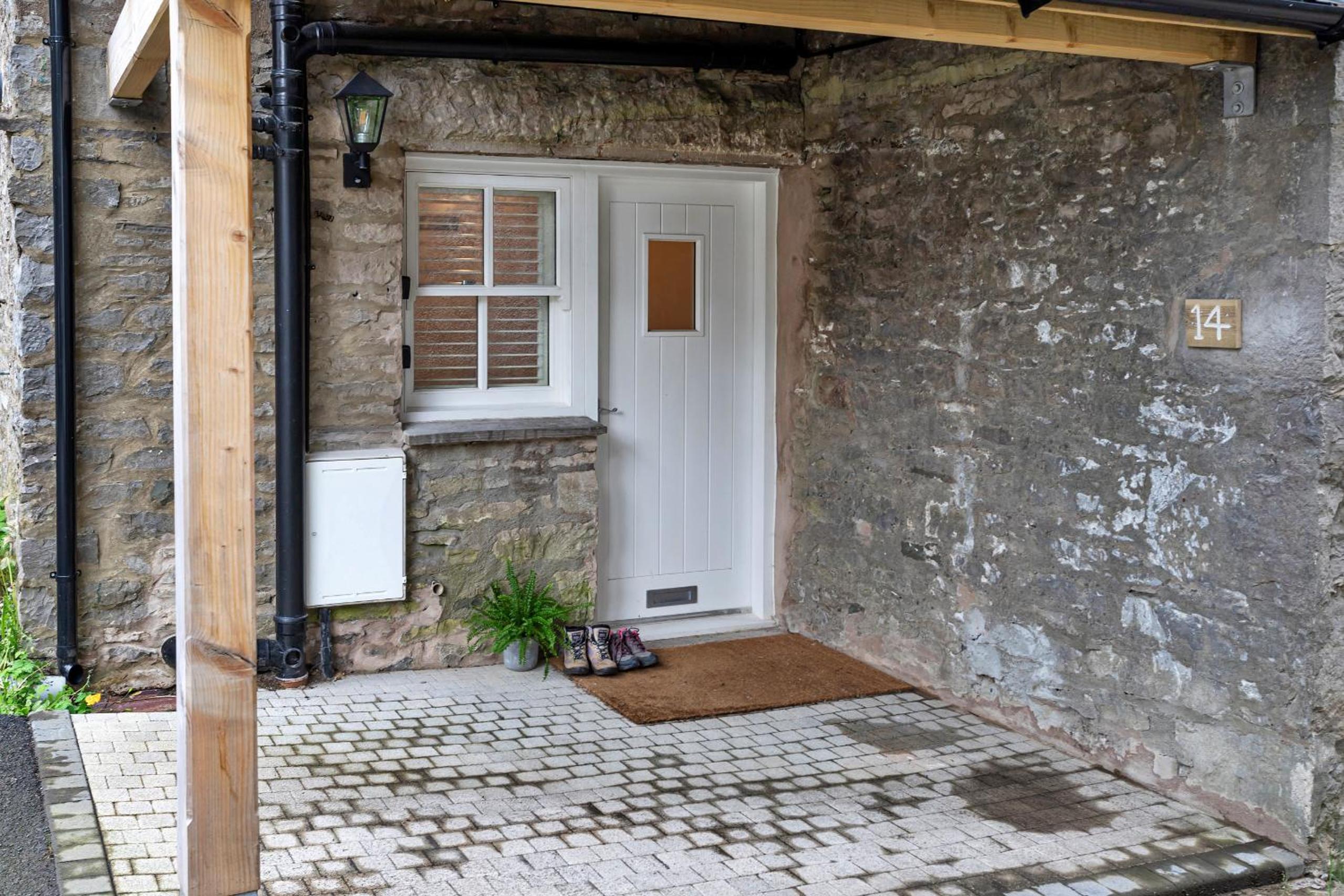 Finest Retreats - Courtyard Cottage view 4