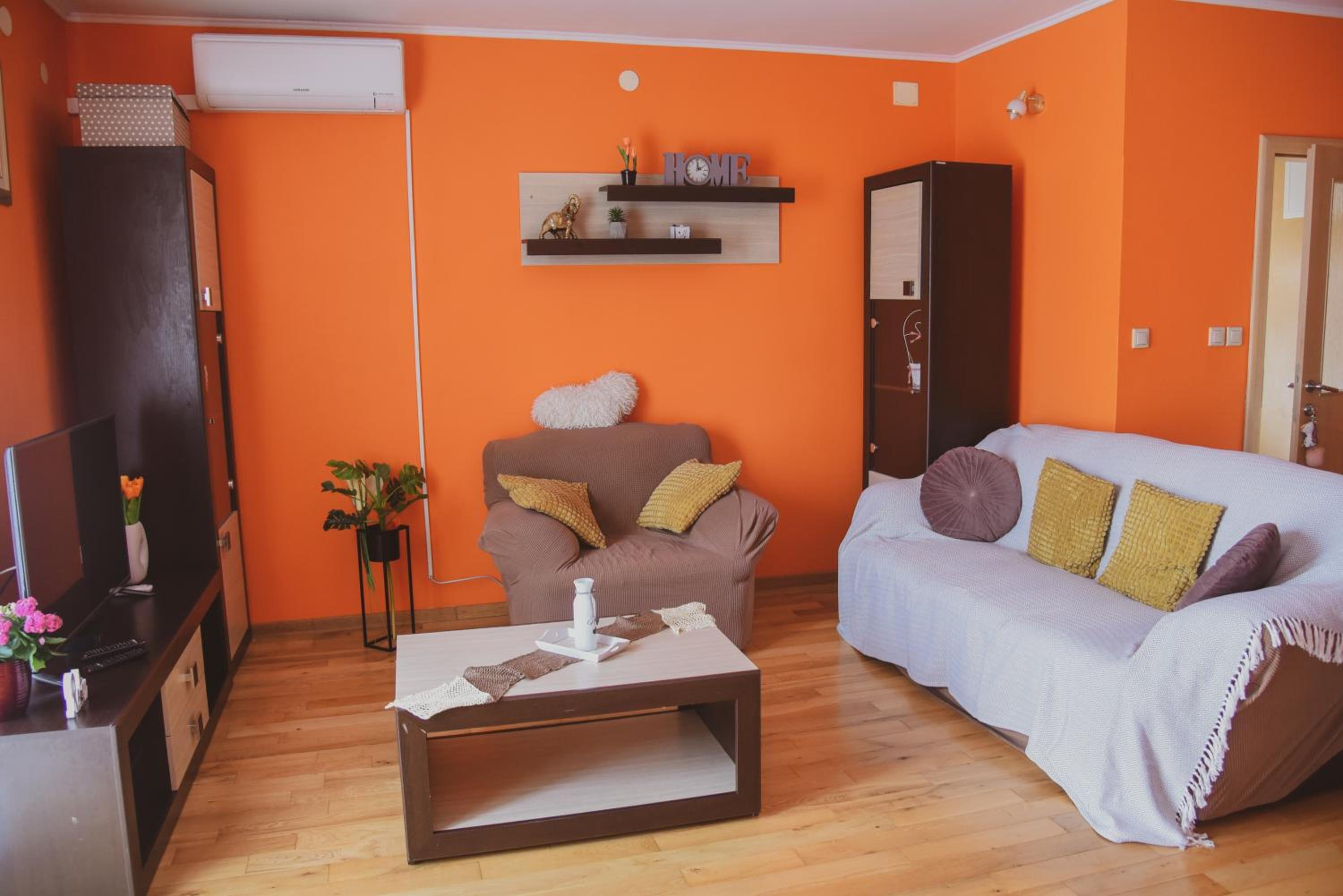 Apartment Lora