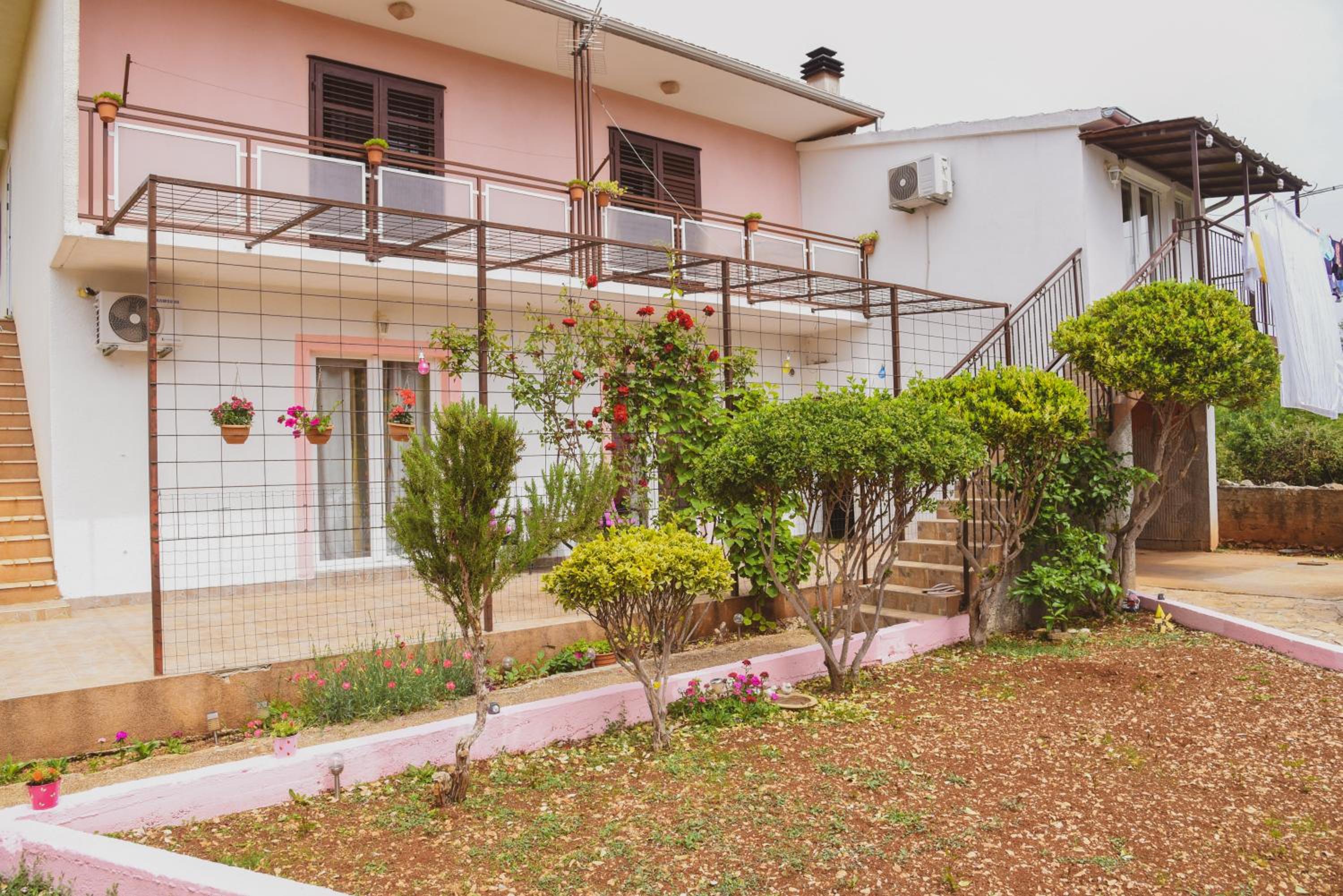 Apartment Lora