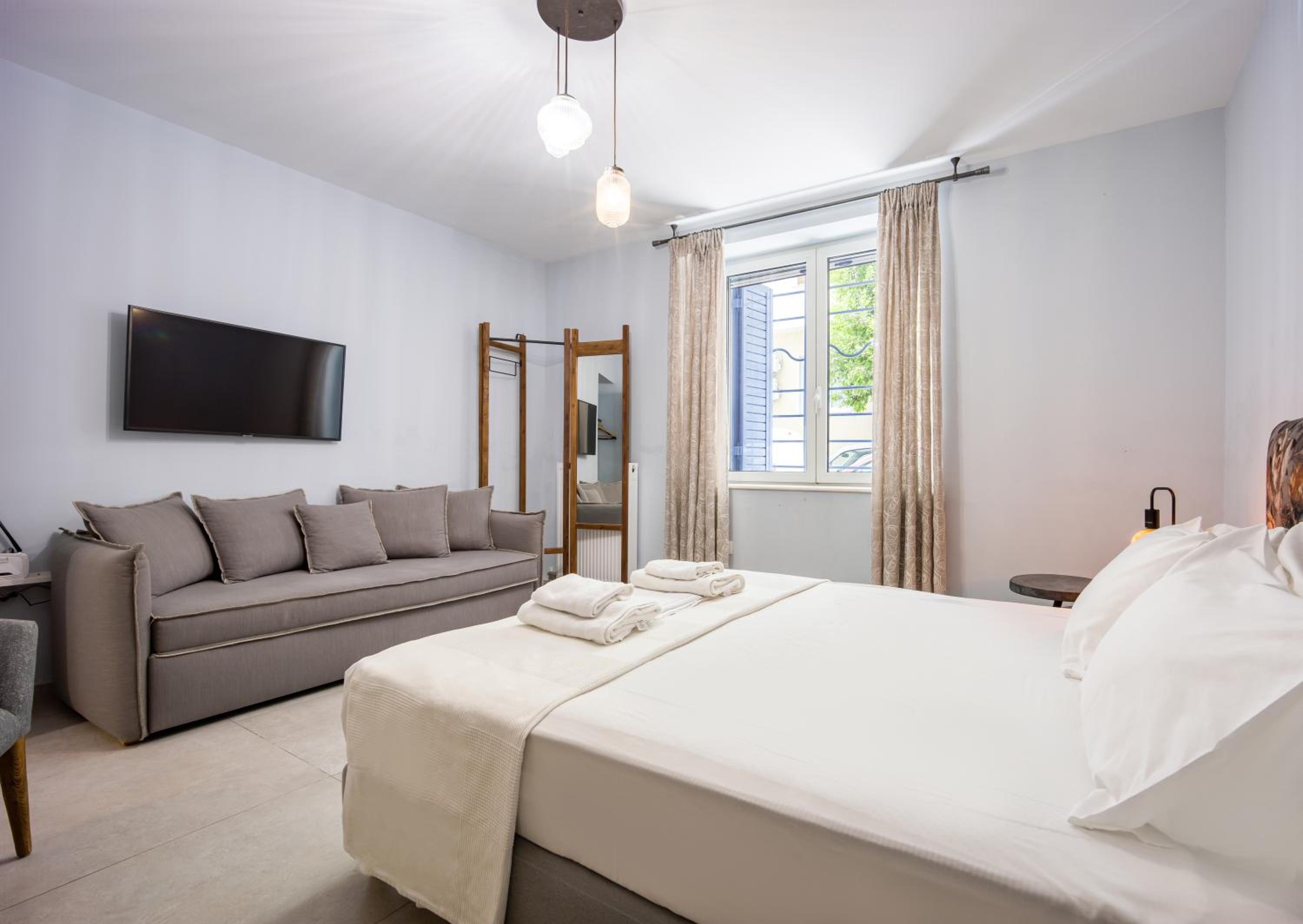 Bentzi...Boutique Apartment in Pangrati, Superior Suite (2) for 4 guests