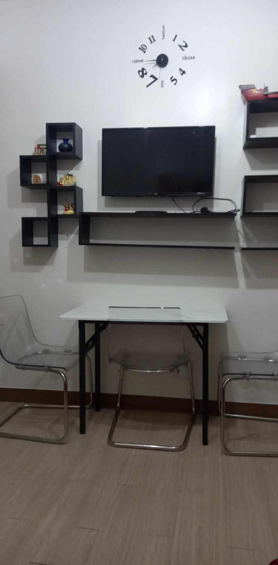 Comfy 1 Bedroom with Netflix & Free Wifi - Trees Residences Condominium