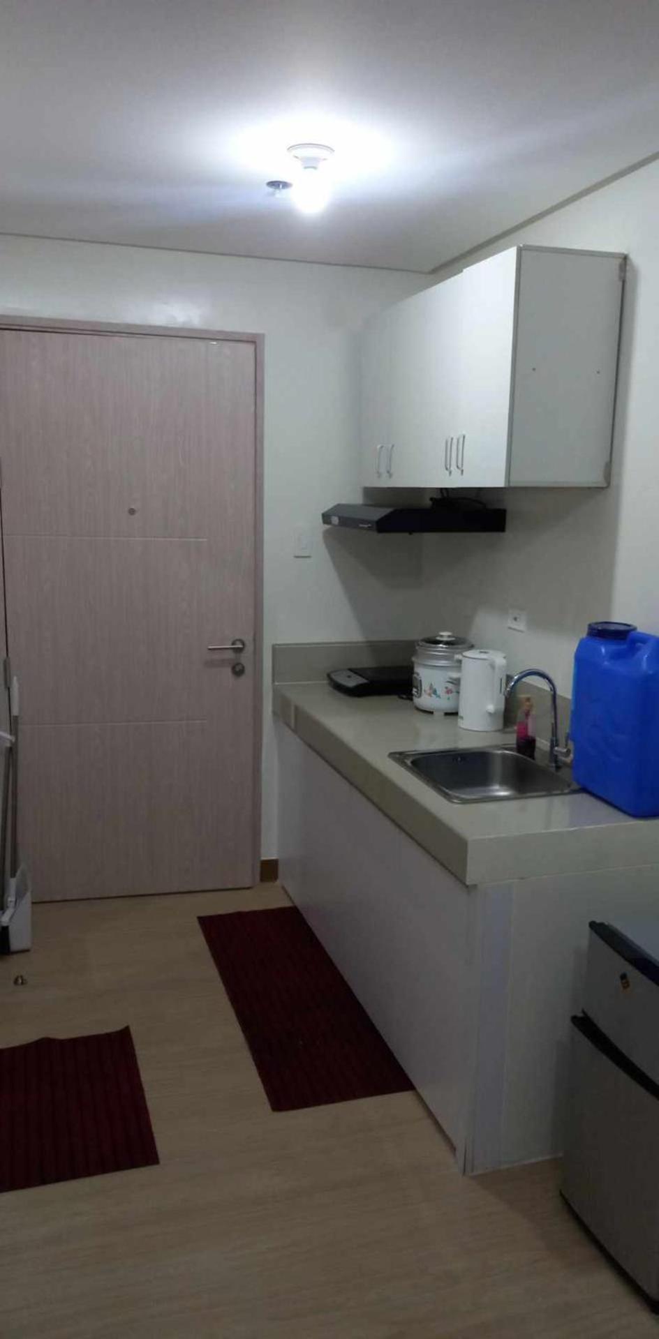 Comfy 1 Bedroom with Netflix & Free Wifi - Trees Residences Condominium