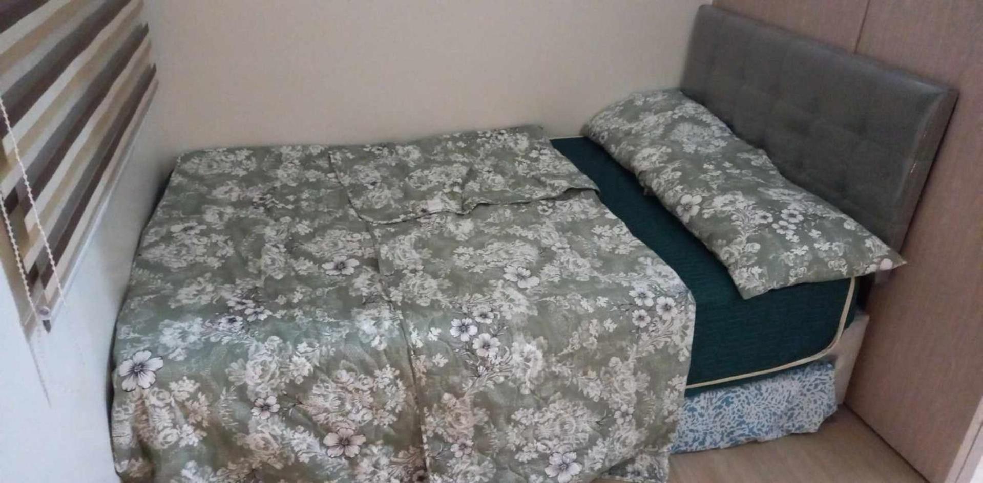 Comfy 1 Bedroom with Netflix & Free Wifi - Trees Residences Condominium