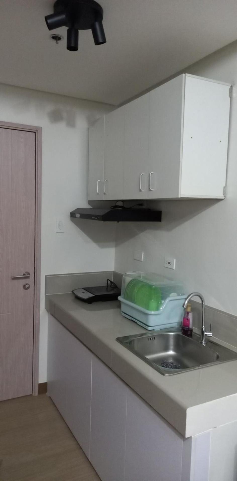 Comfy 1 Bedroom with Netflix & Free Wifi - Trees Residences Condominium
