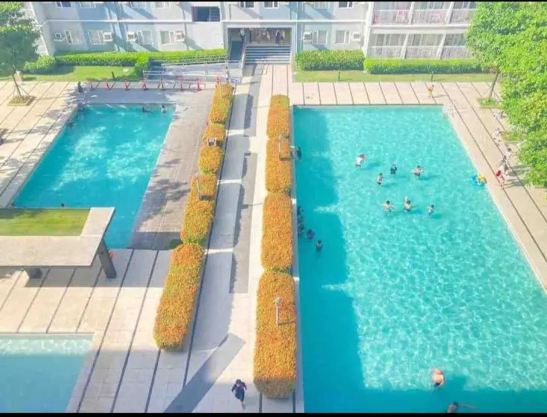 Comfy 1 Bedroom with Netflix & Free Wifi - Trees Residences Condominium