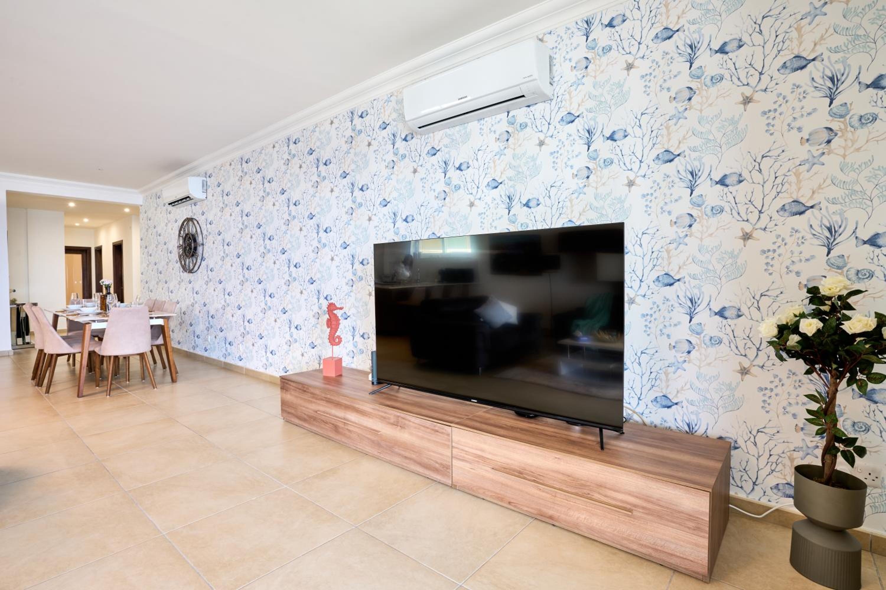Stunning 3-Bedroom Seaview Retreat in Fort Cambridge