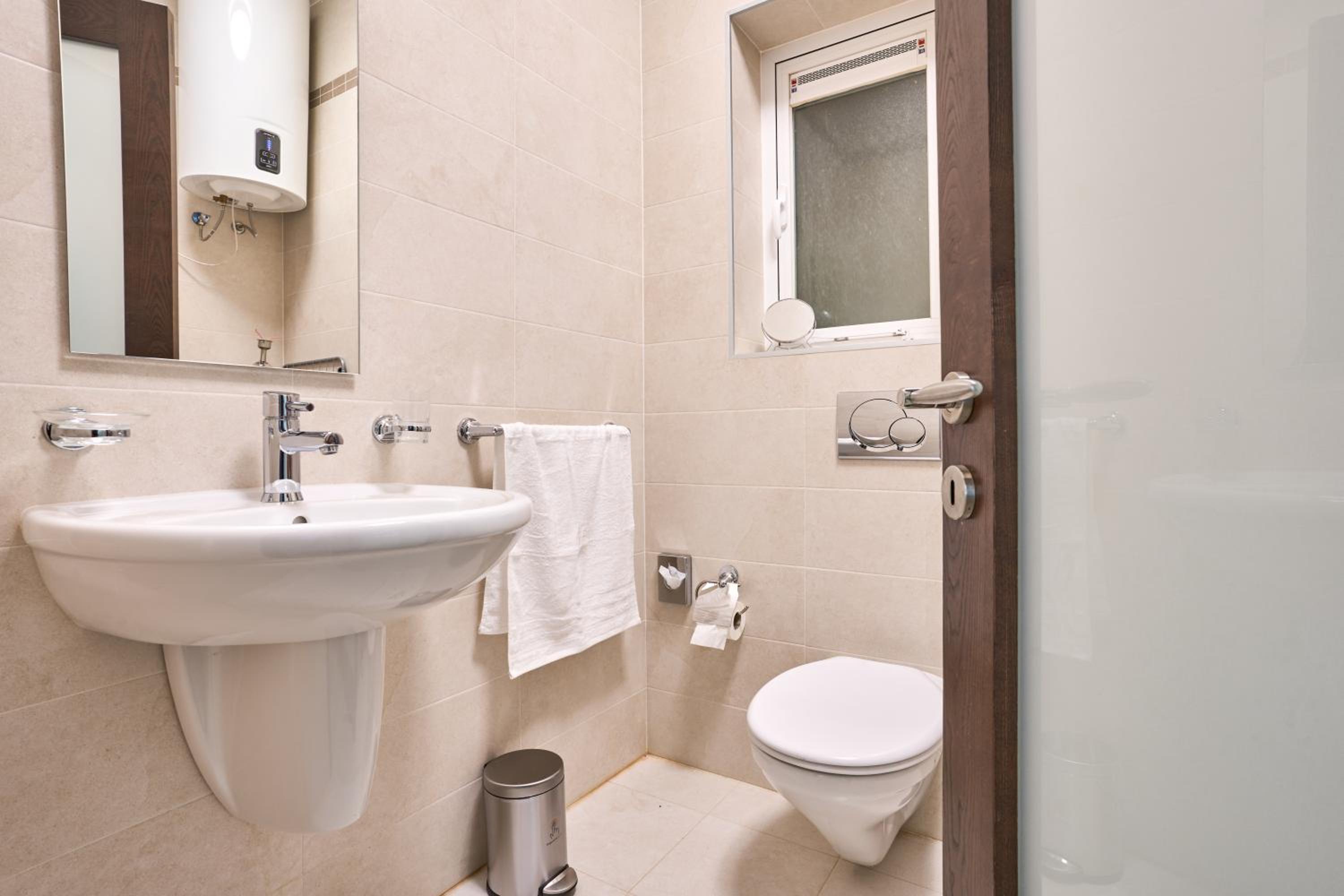 Stunning 3-Bedroom Seaview Retreat in Fort Cambridge