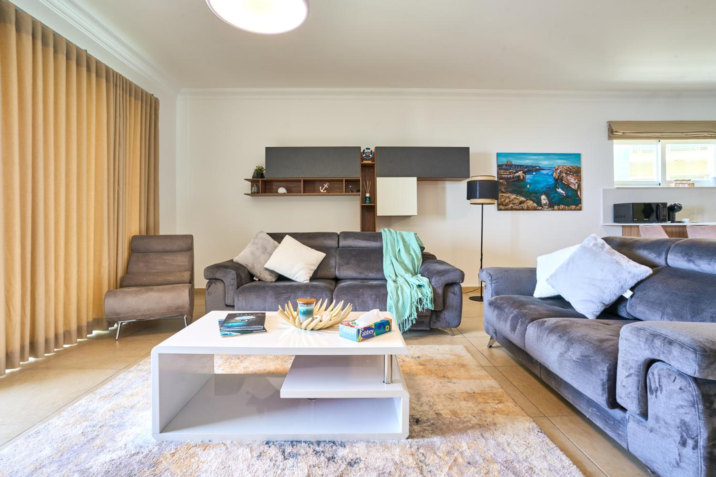 Stunning 3-Bedroom Seaview Retreat in Fort Cambridge