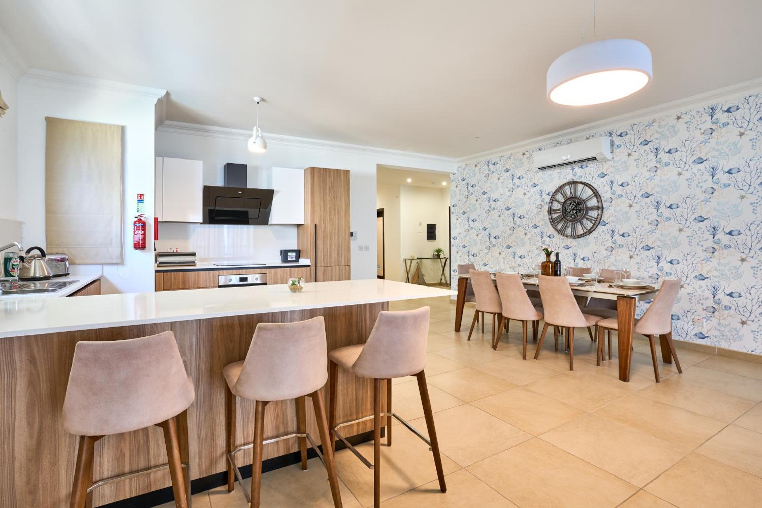 Stunning 3-Bedroom Seaview Retreat in Fort Cambridge