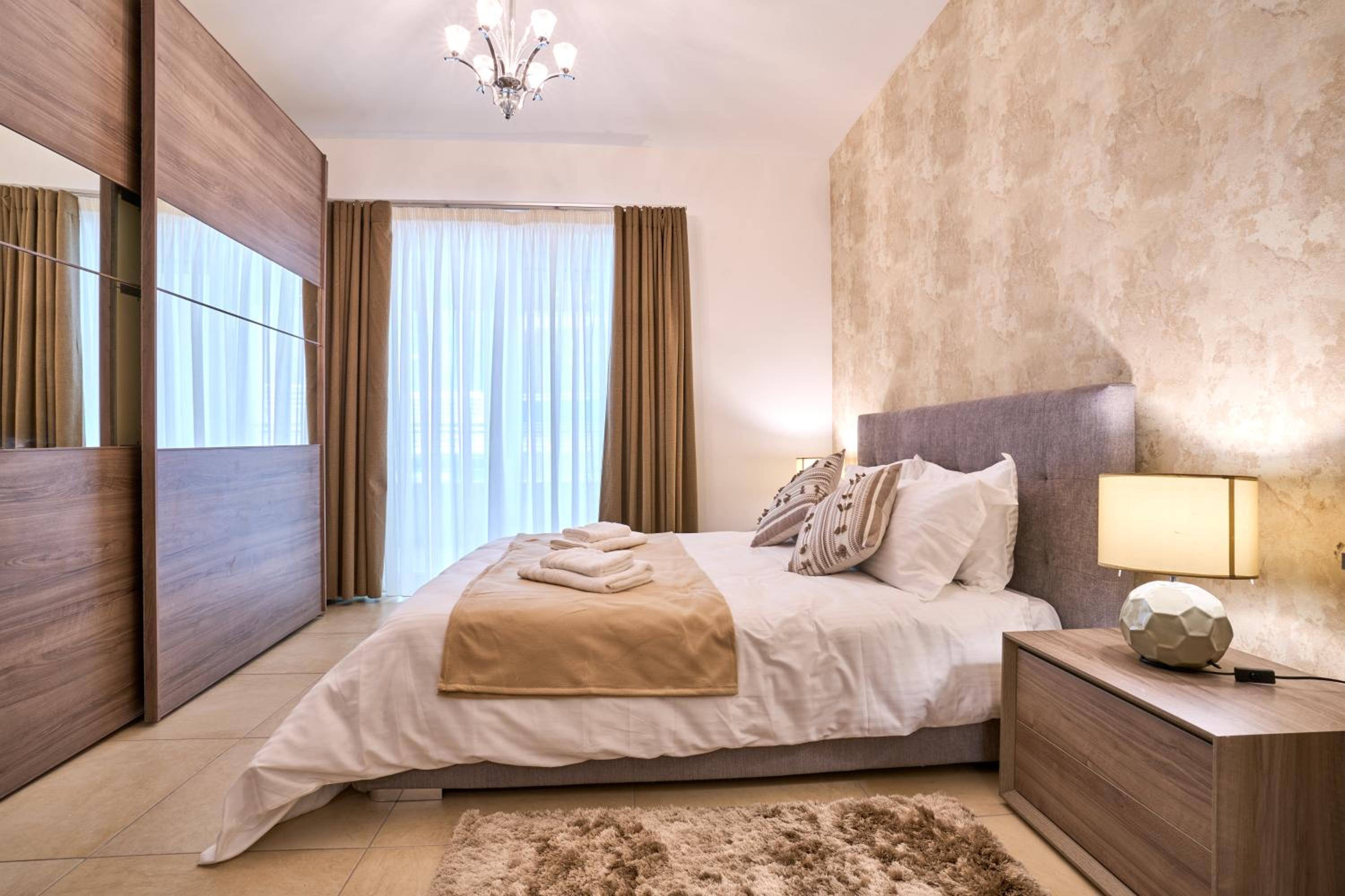 Stunning 3-Bedroom Seaview Retreat in Fort Cambridge