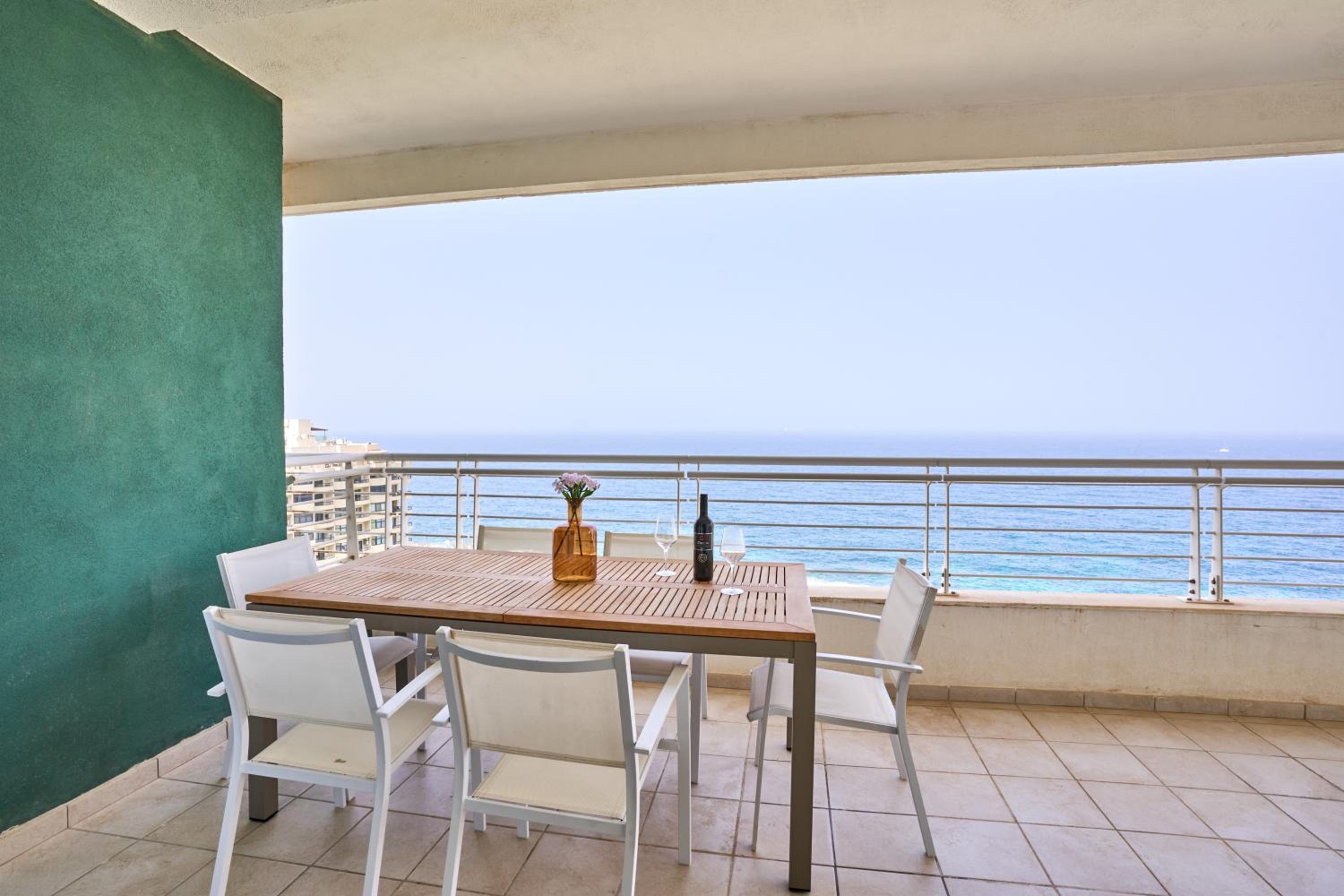 Stunning 3-Bedroom Seaview Retreat in Fort Cambridge
