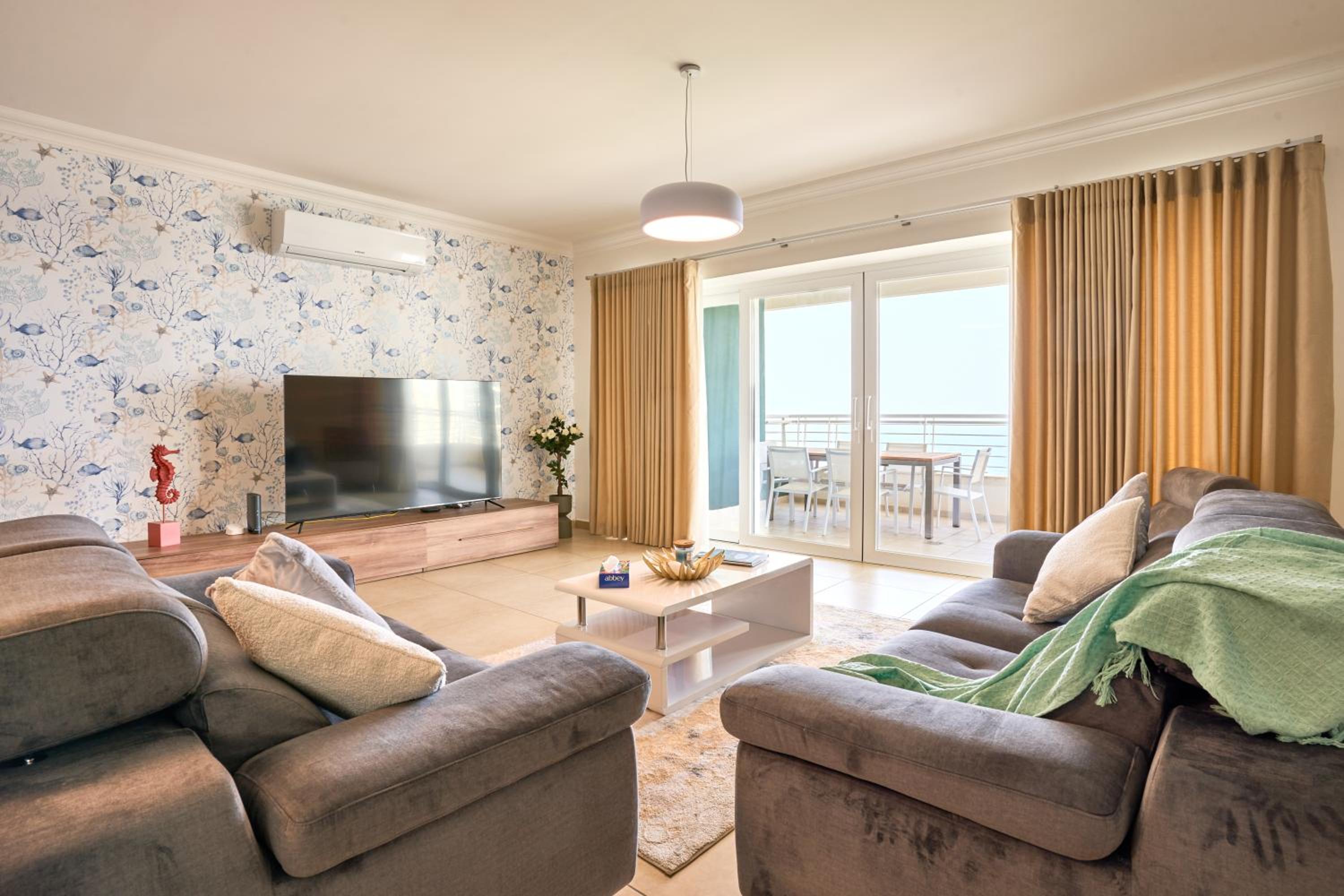 Stunning 3-Bedroom Seaview Retreat in Fort Cambridge