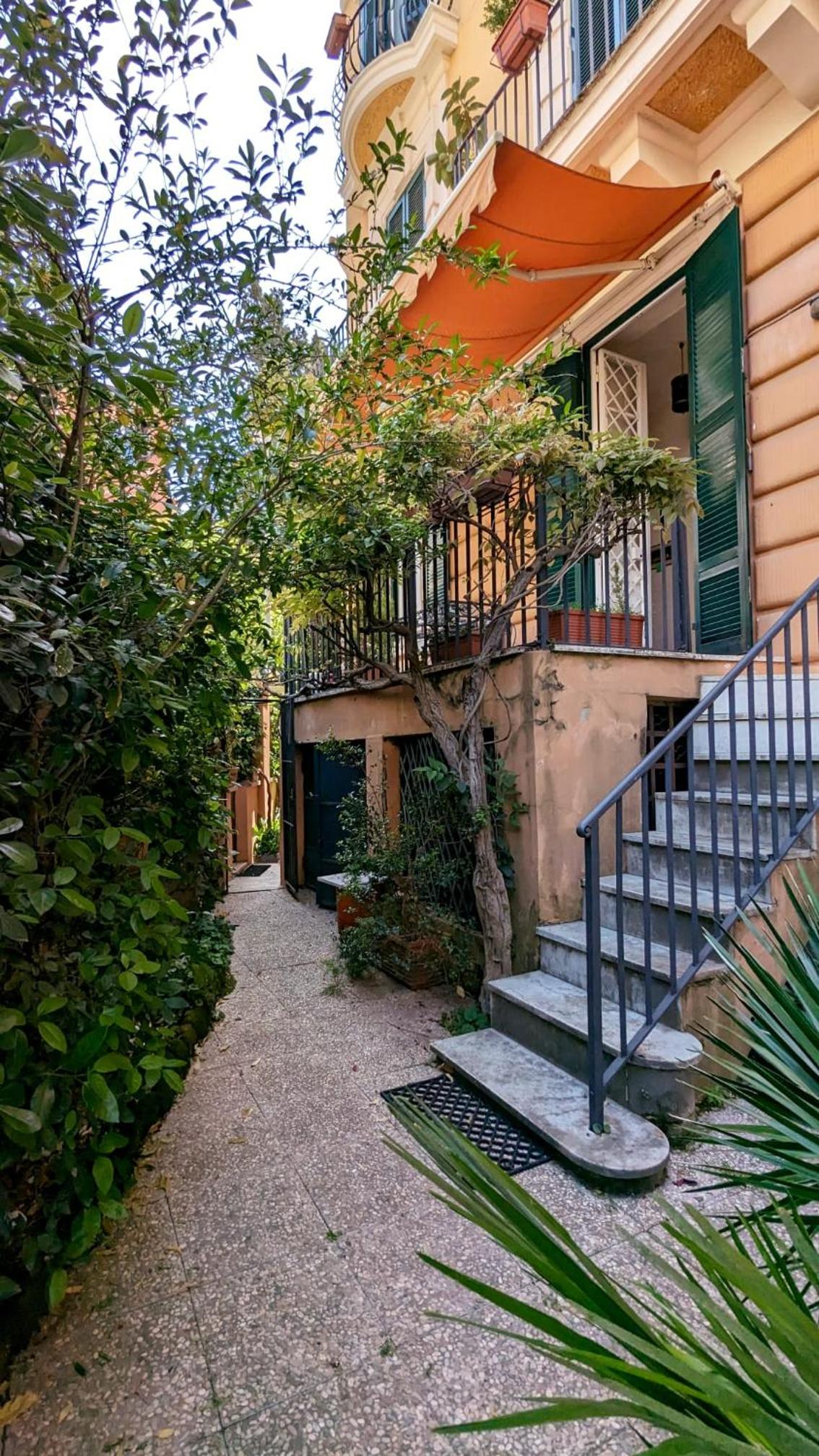 Beautiful 2-Bed Apartment in Roma