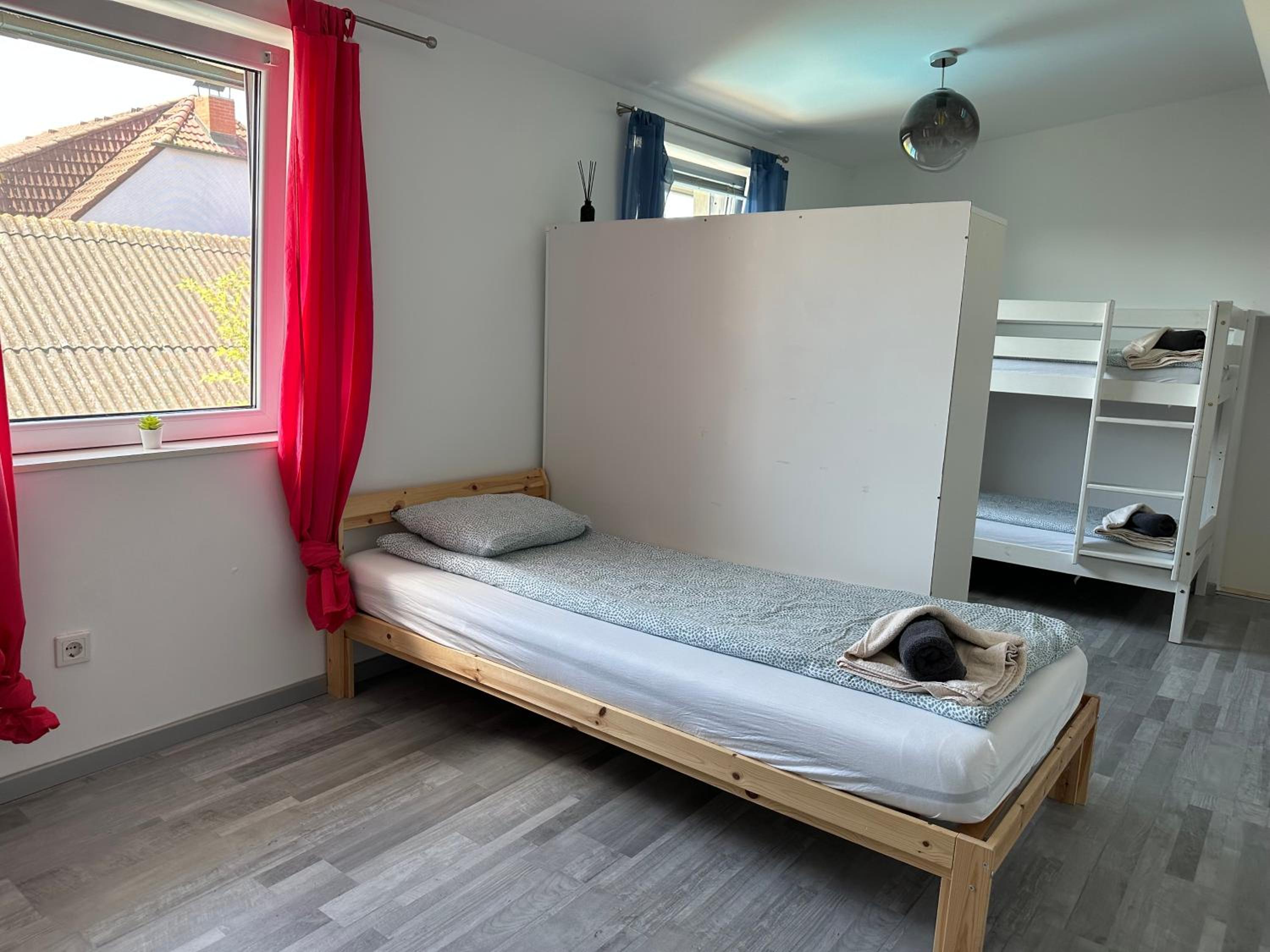 Cozy Apartment next Outlet Center & Airport with Pool & Garden