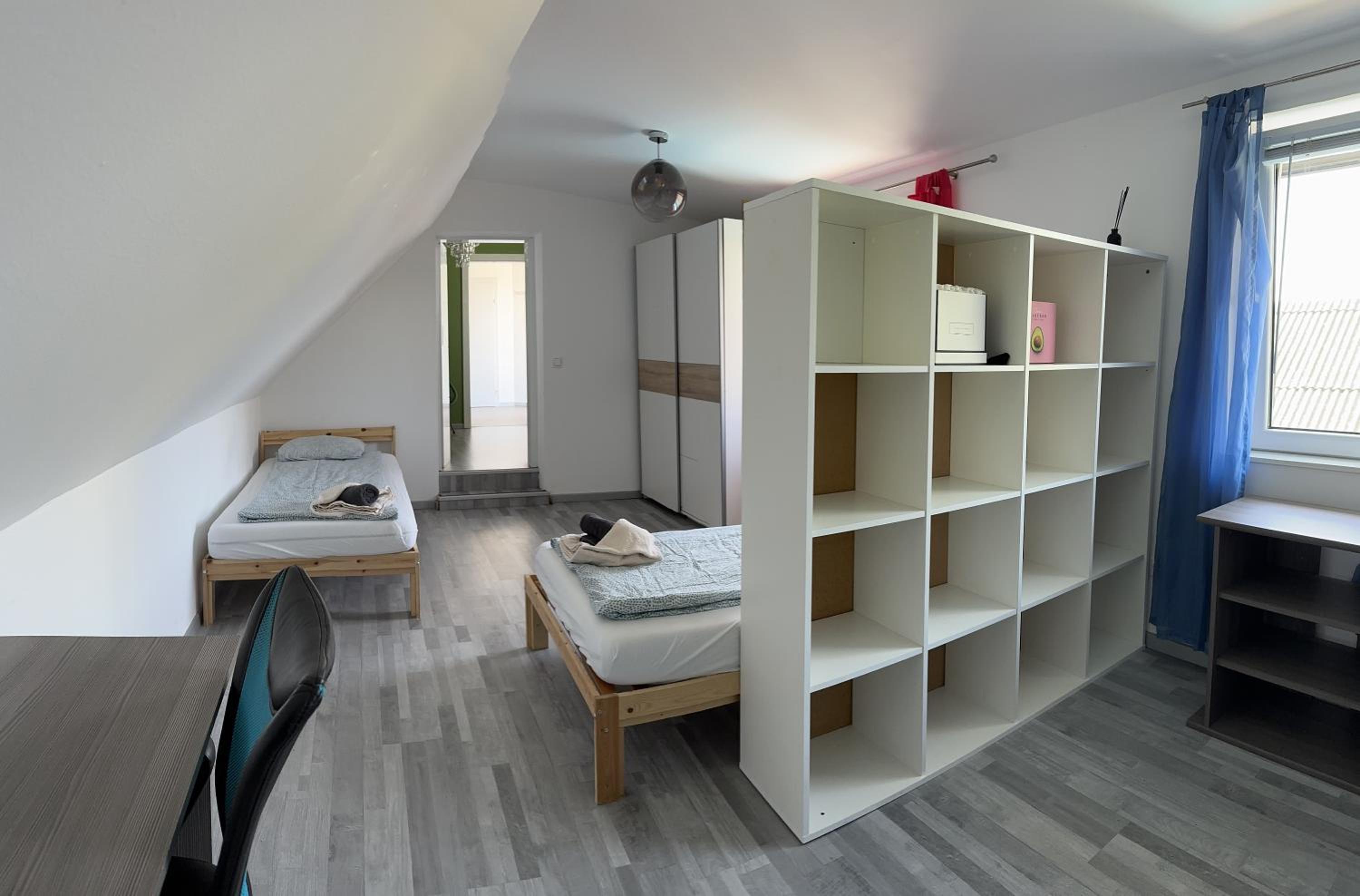 Cozy Apartment next Outlet Center & Airport with Pool & Garden