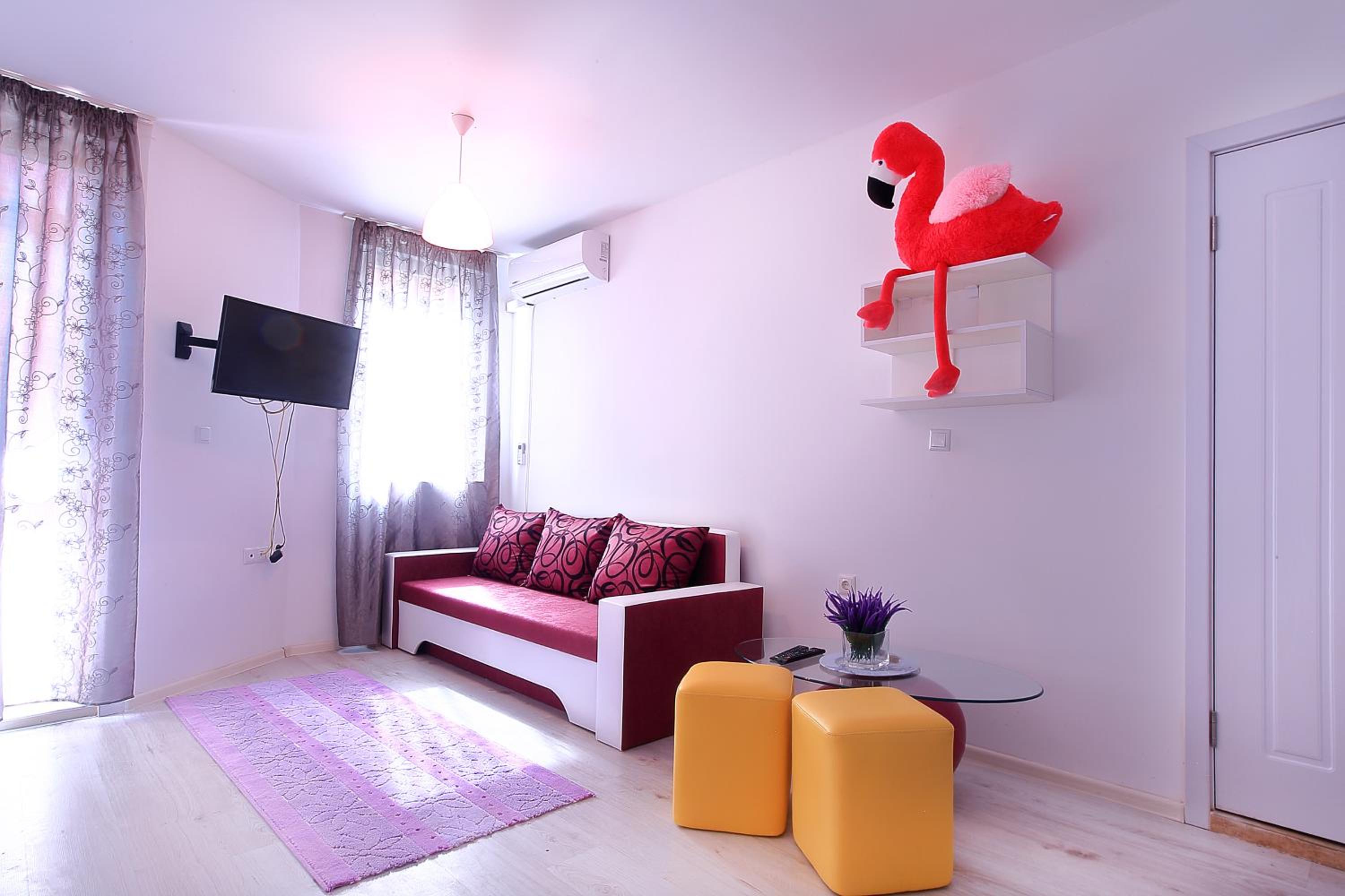 Private apartment with parking and pool