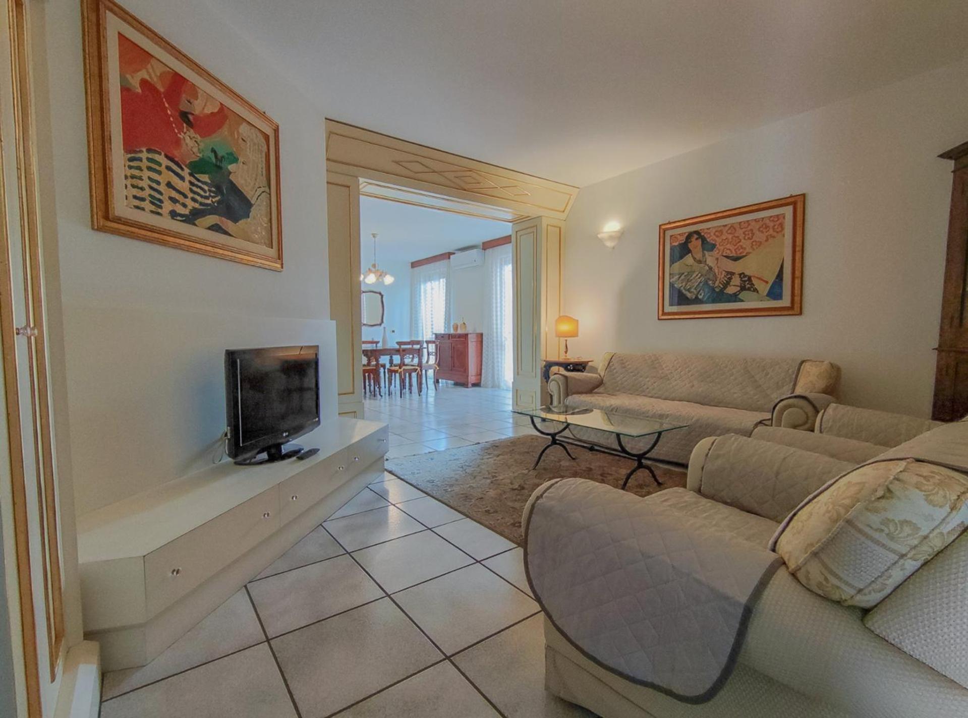 Spacious Apartment for a Perfect Stay by Host Hero view 4