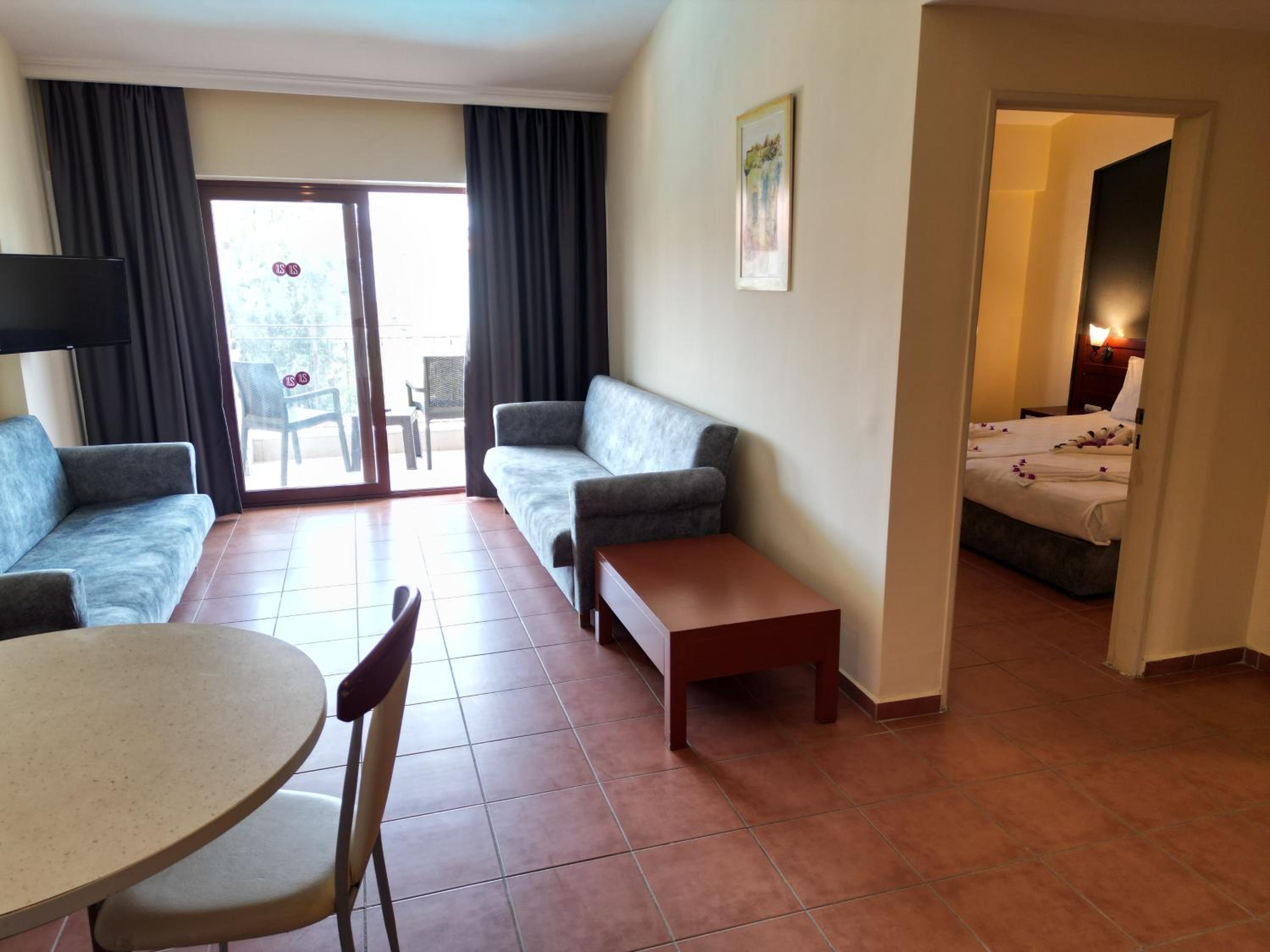 Side Vacations - LEMAS SUITE HOTEL - Property Image 2