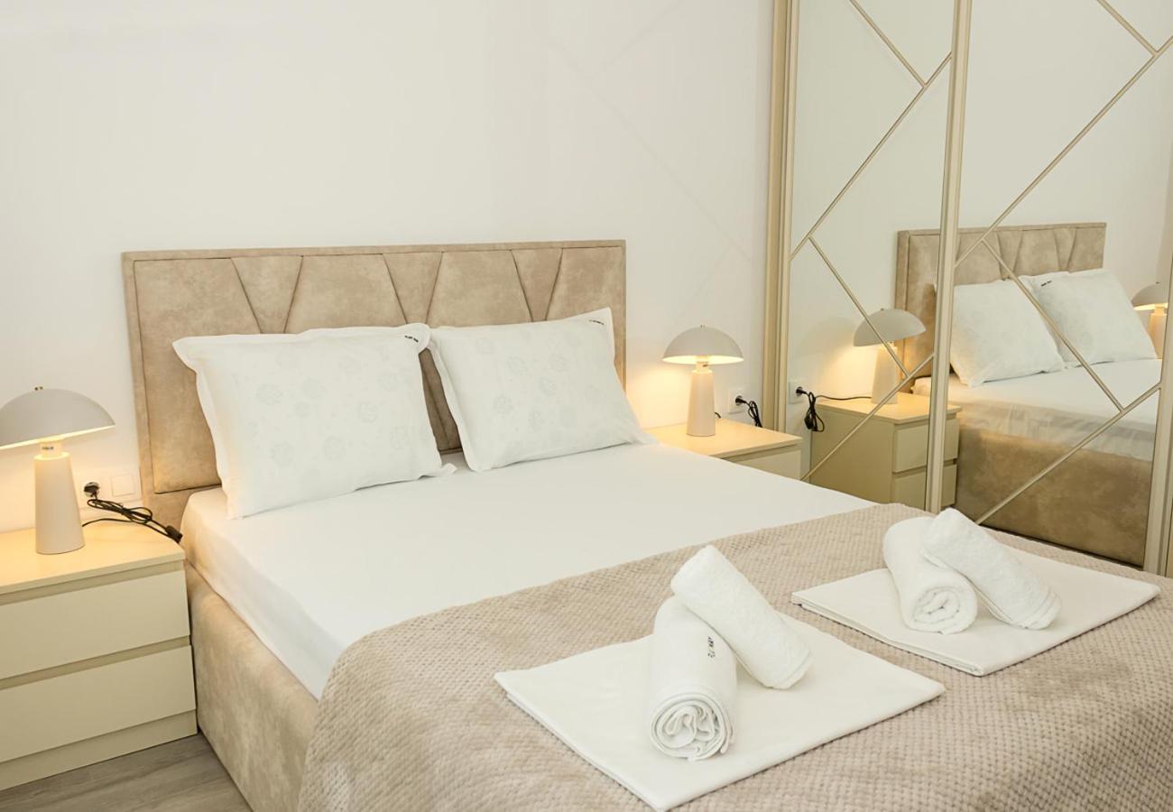 Azur Delux -1BD Flat with Parking & Pool by Flat Mаnаger