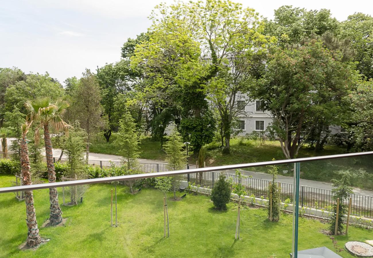 Azur Delux -1BD Flat with Parking & Pool by Flat Mаnаger