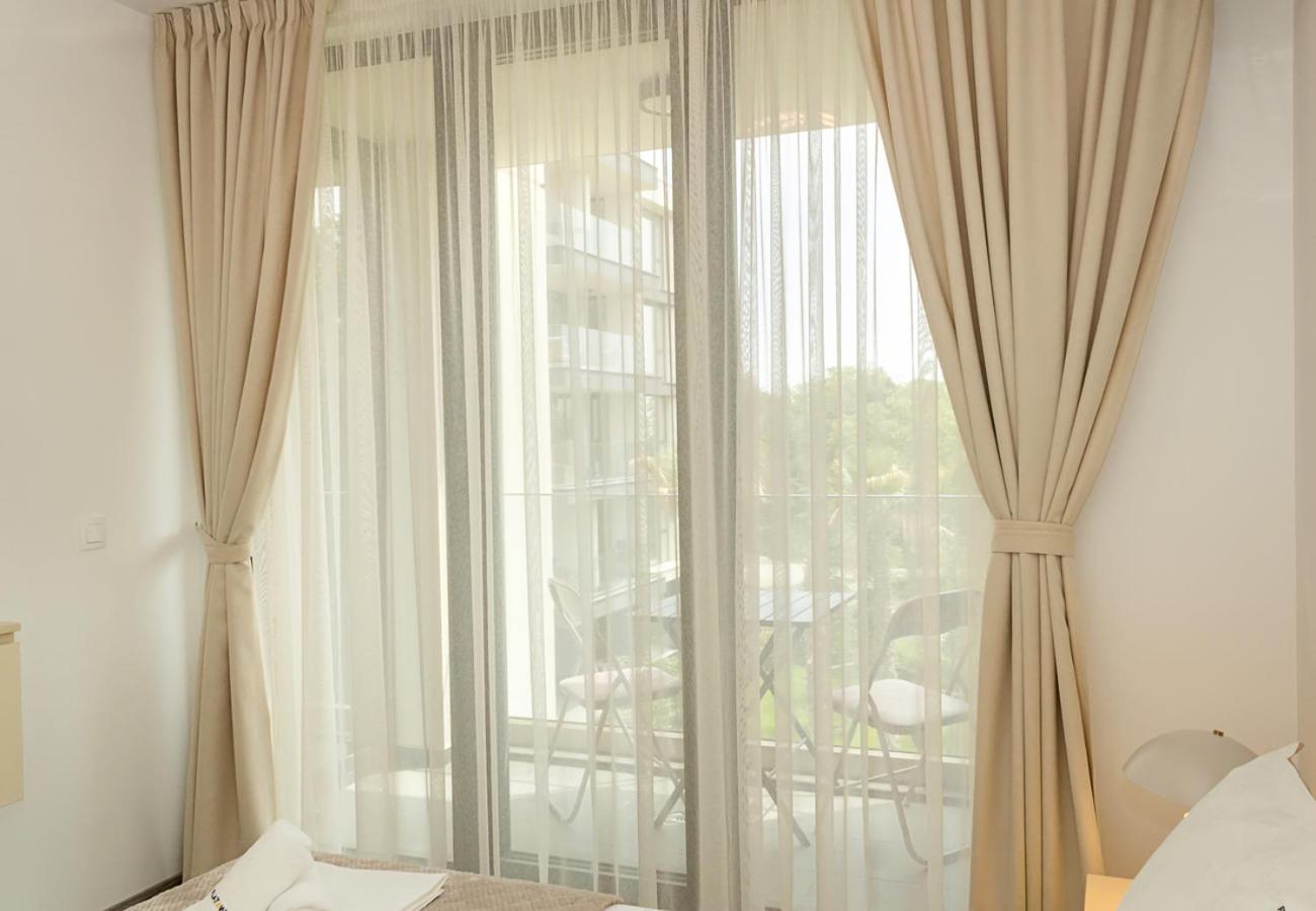 Azur Delux -1BD Flat with Parking & Pool by Flat Mаnаger