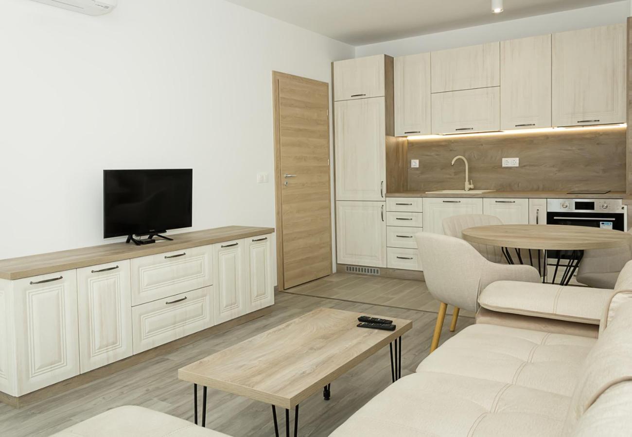 Azur Delux -1BD Flat with Parking & Pool by Flat Mаnаger