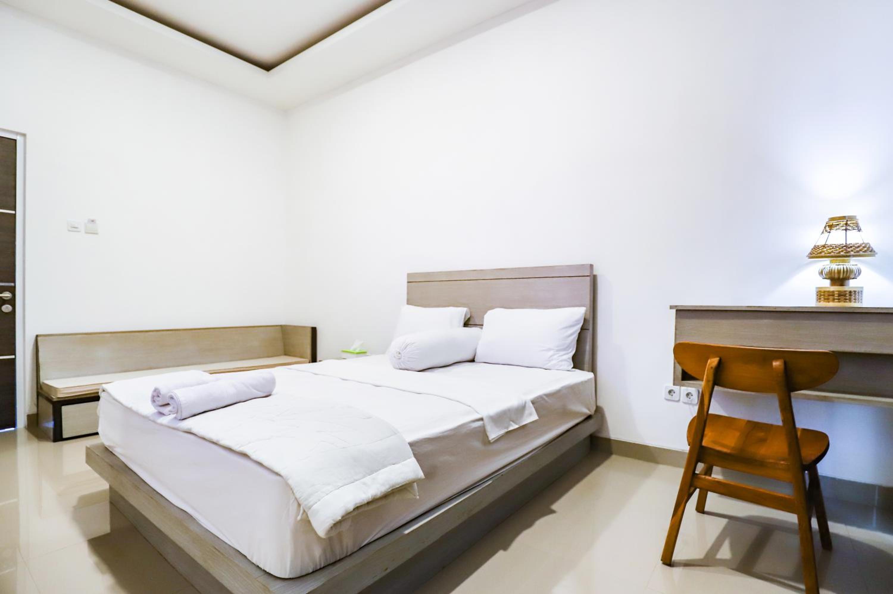 White Blue House 1 - Pvt Room, Shared Pool&Kitchen view 3