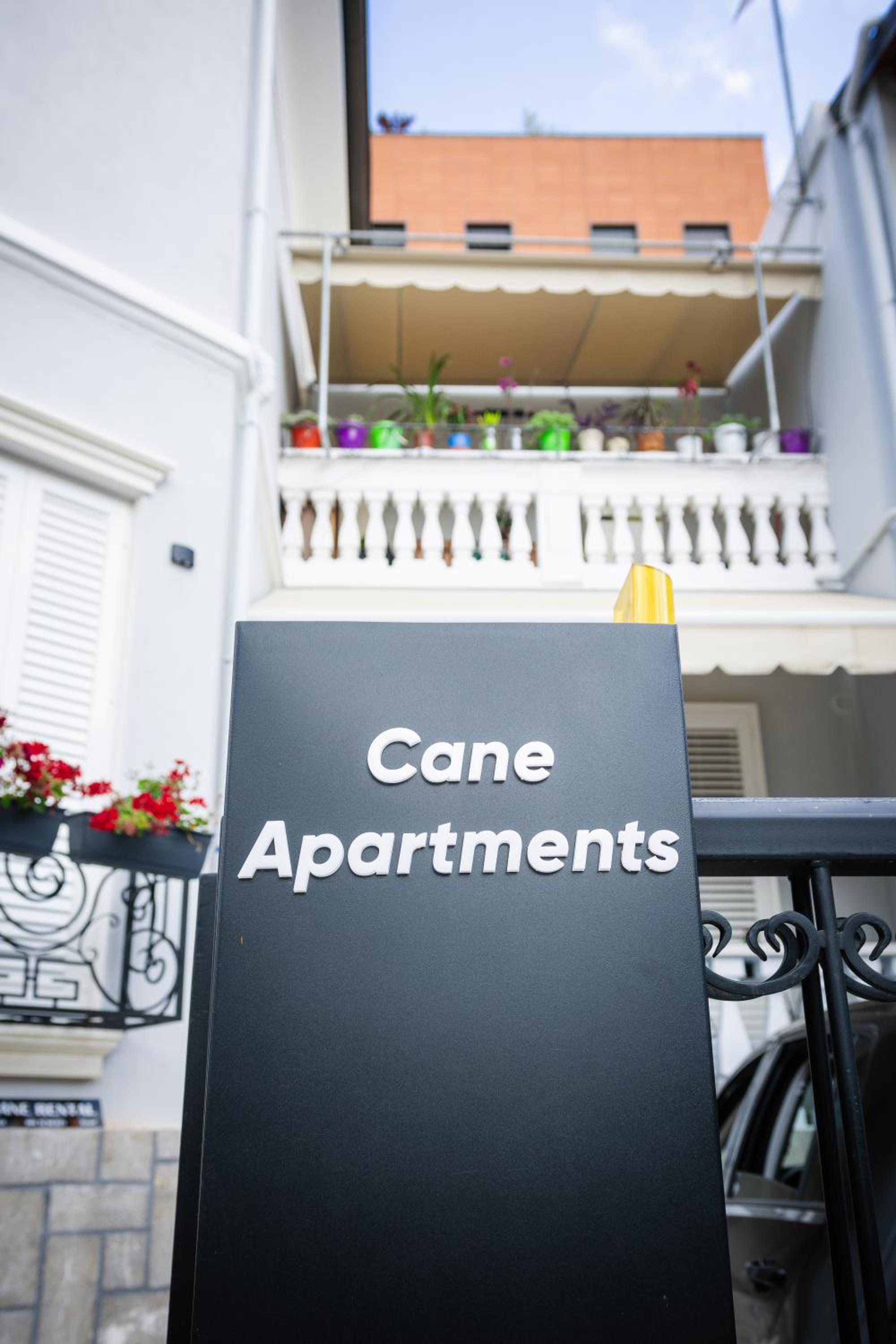 Coral Cane Apartment
