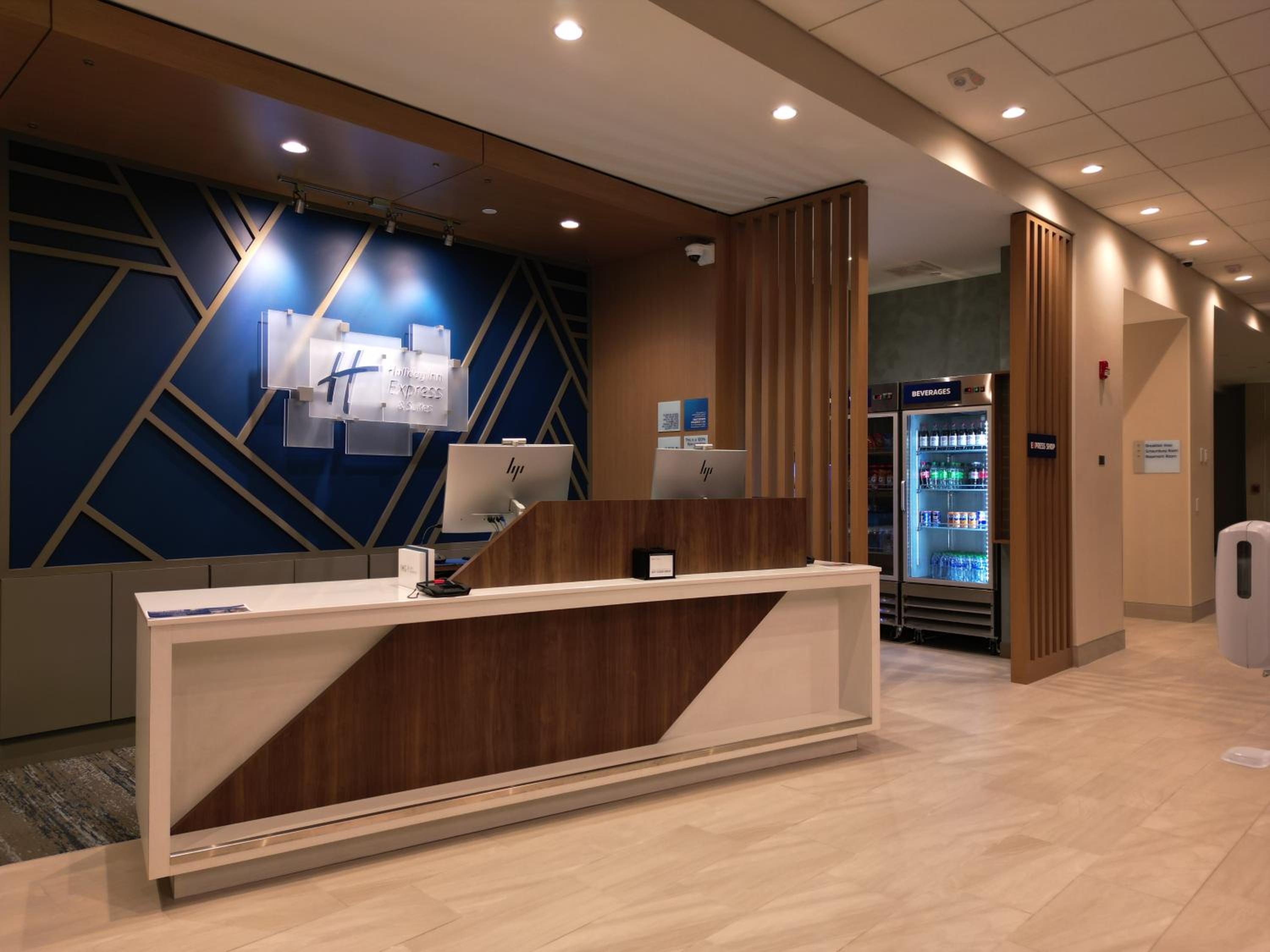 Holiday Inn Express & Suites Chicago Schaumburg, an IHG Hotel, Photo 53